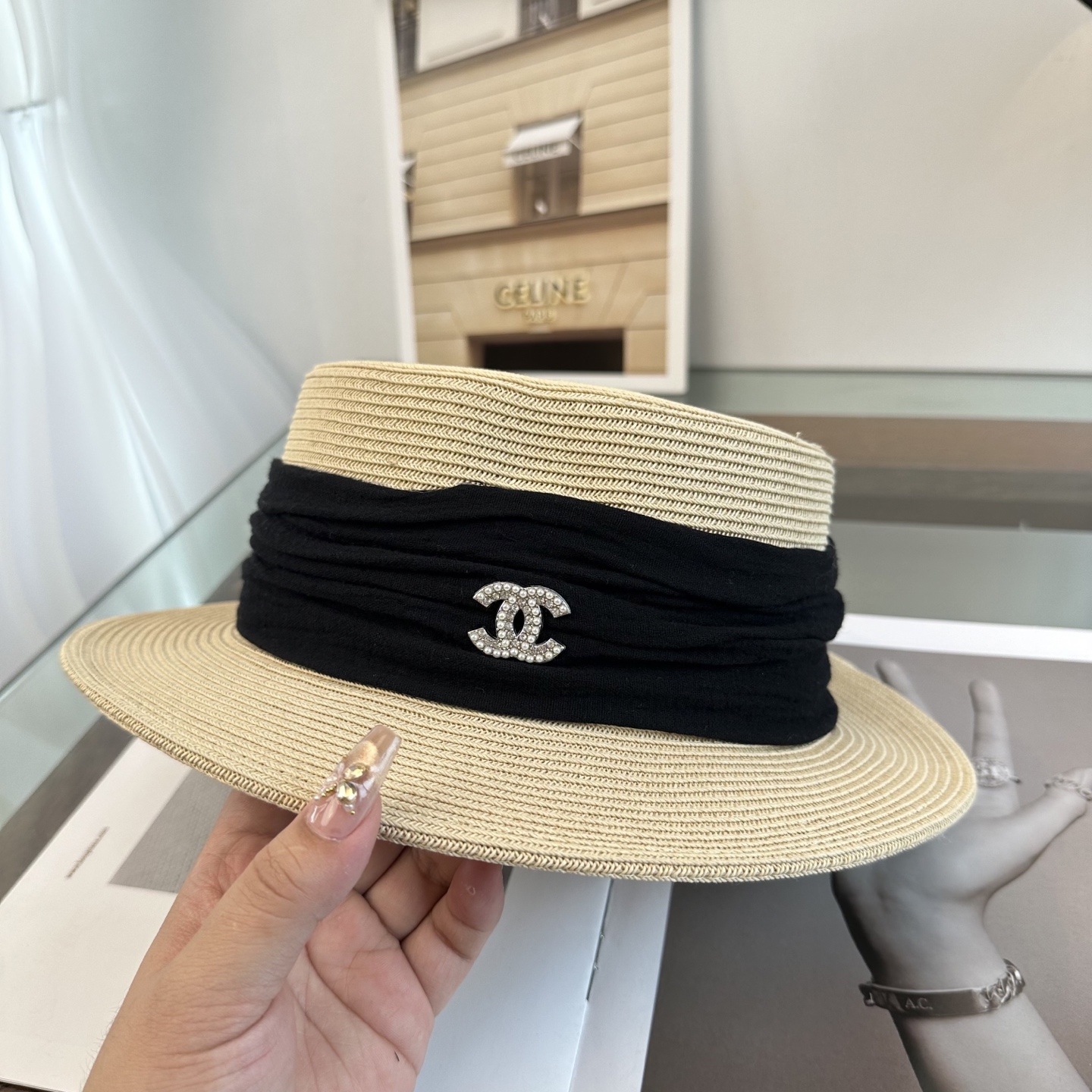CHANEL香奈儿2026新款平顶草帽 夏天海边首选～新款材质编织而成～质感满分💯