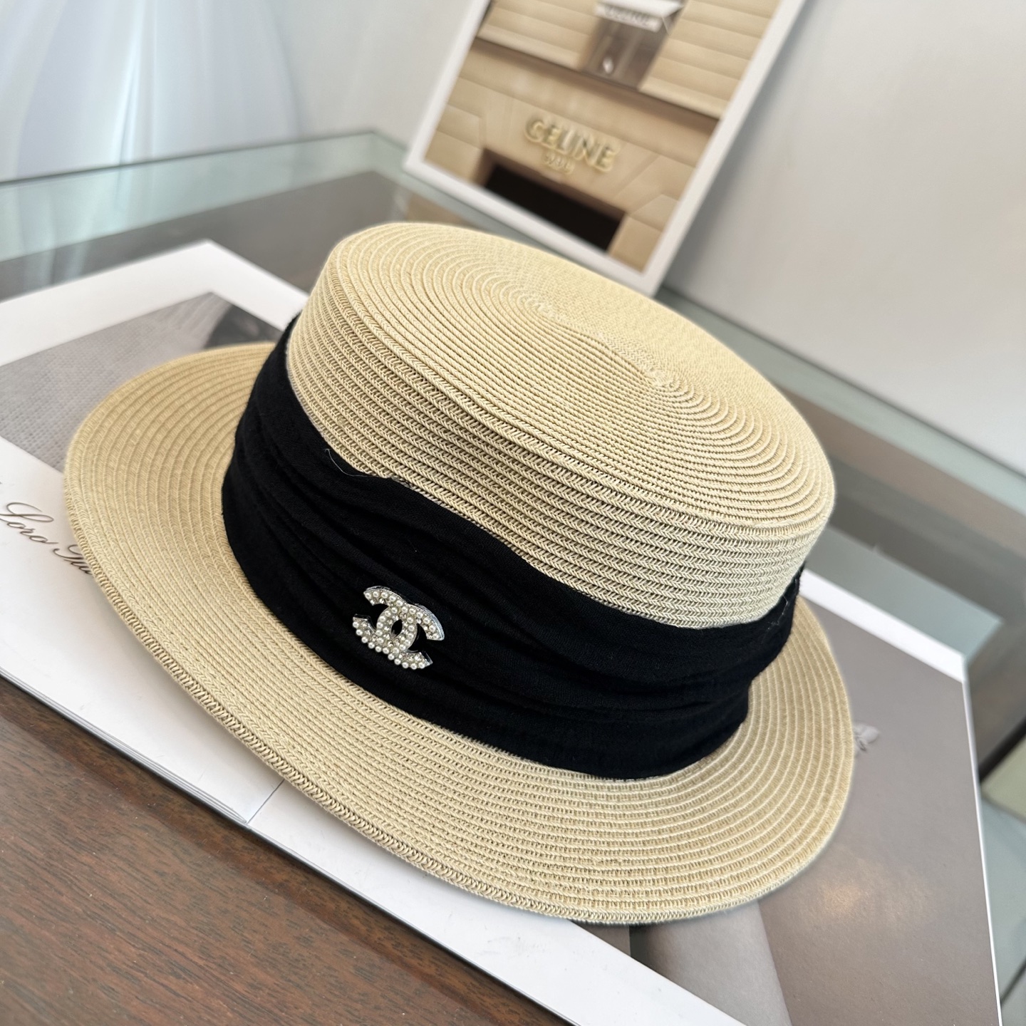 CHANEL香奈儿2026新款平顶草帽 夏天海边首选～新款材质编织而成～质感满分💯