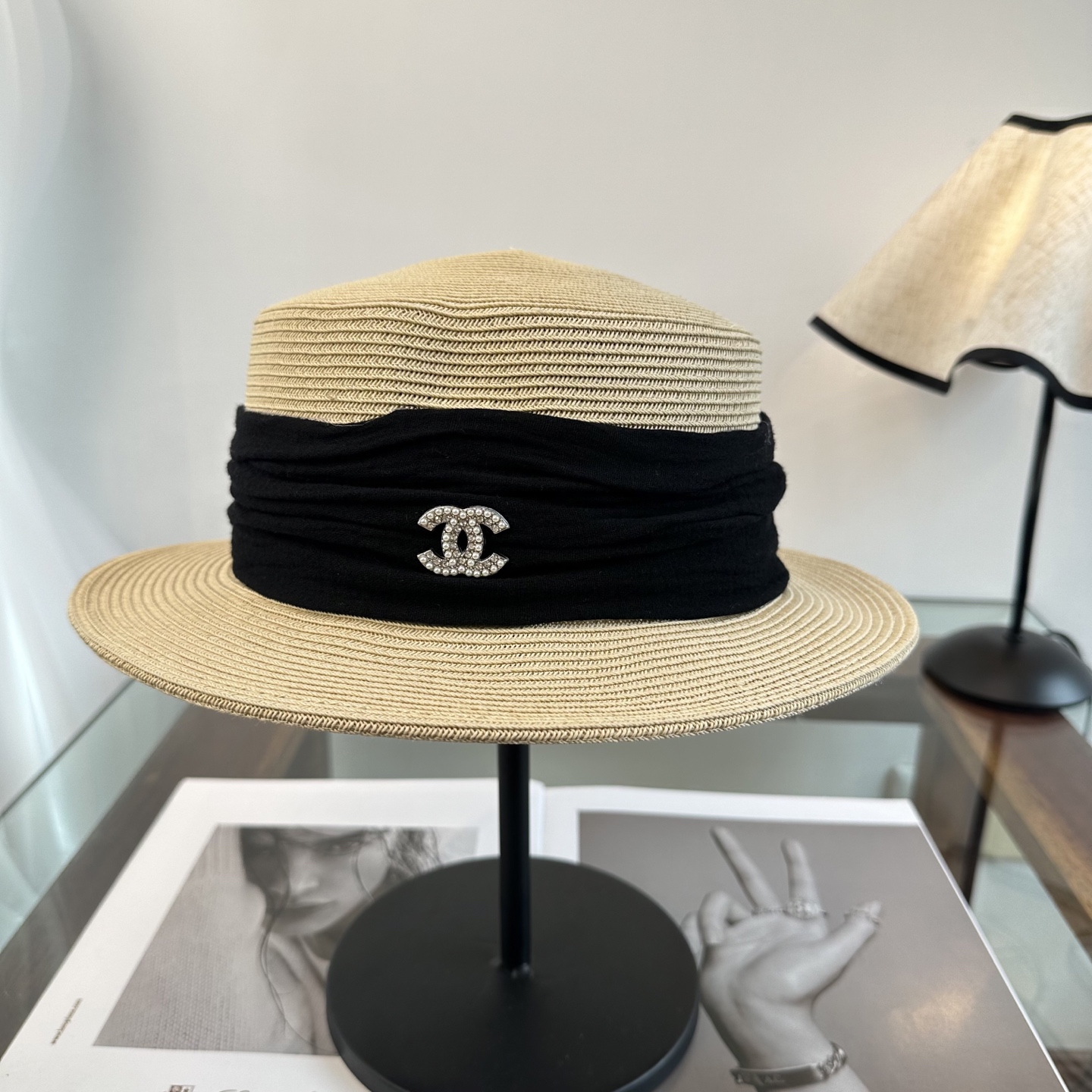 CHANEL香奈儿2026新款平顶草帽 夏天海边首选～新款材质编织而成～质感满分💯