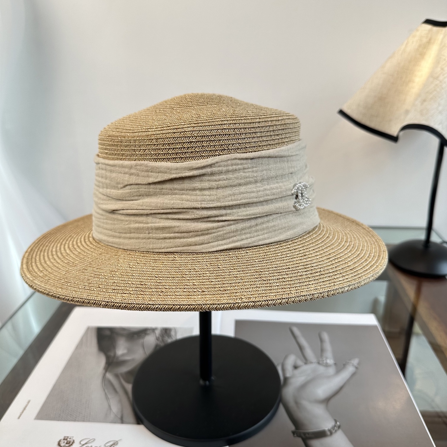 CHANEL香奈儿2026新款平顶草帽 夏天海边首选～新款材质编织而成～质感满分💯