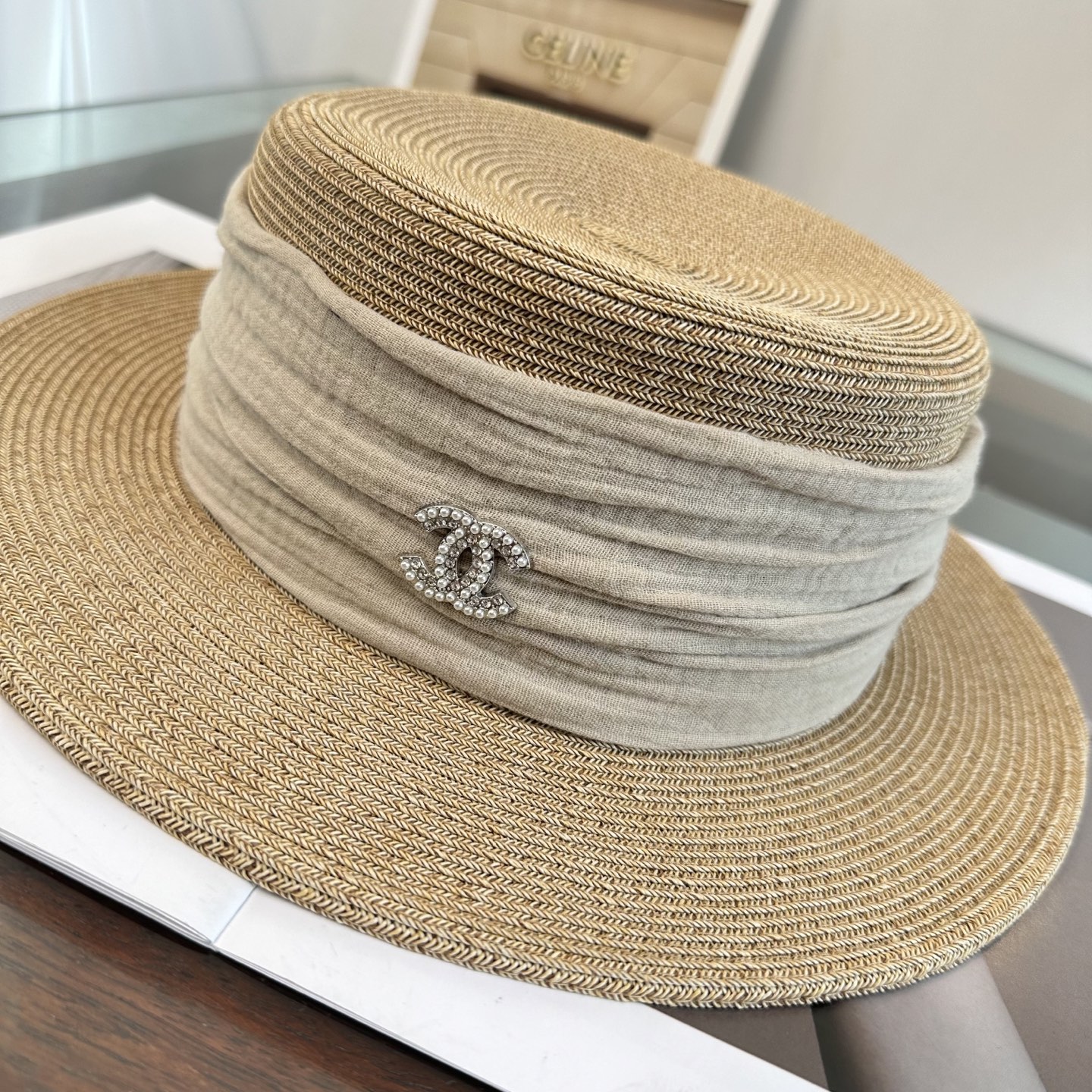 CHANEL香奈儿2026新款平顶草帽 夏天海边首选～新款材质编织而成～质感满分💯