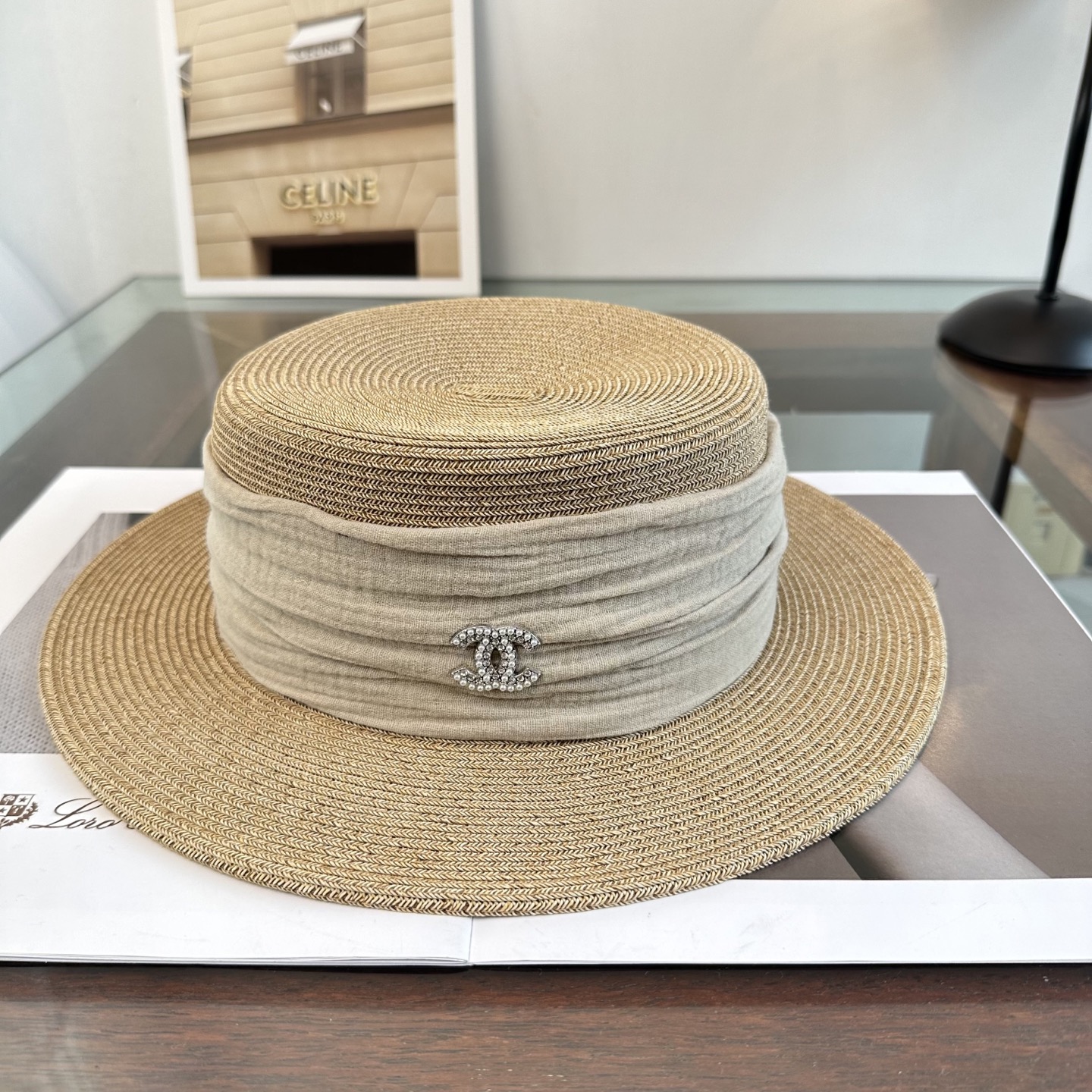 CHANEL香奈儿2026新款平顶草帽 夏天海边首选～新款材质编织而成～质感满分💯