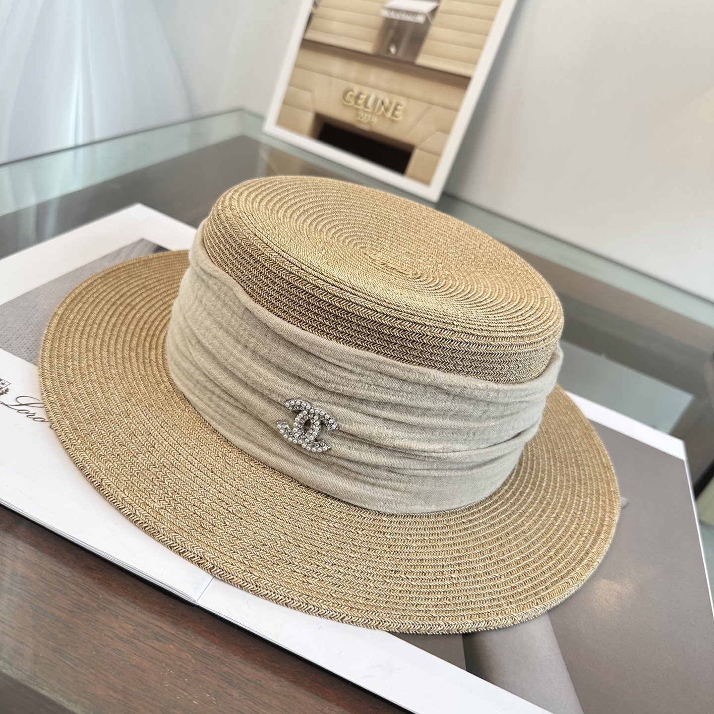 CHANEL香奈儿2026新款平顶草帽 夏天海边首选～新款材质编织而成～质感满分💯