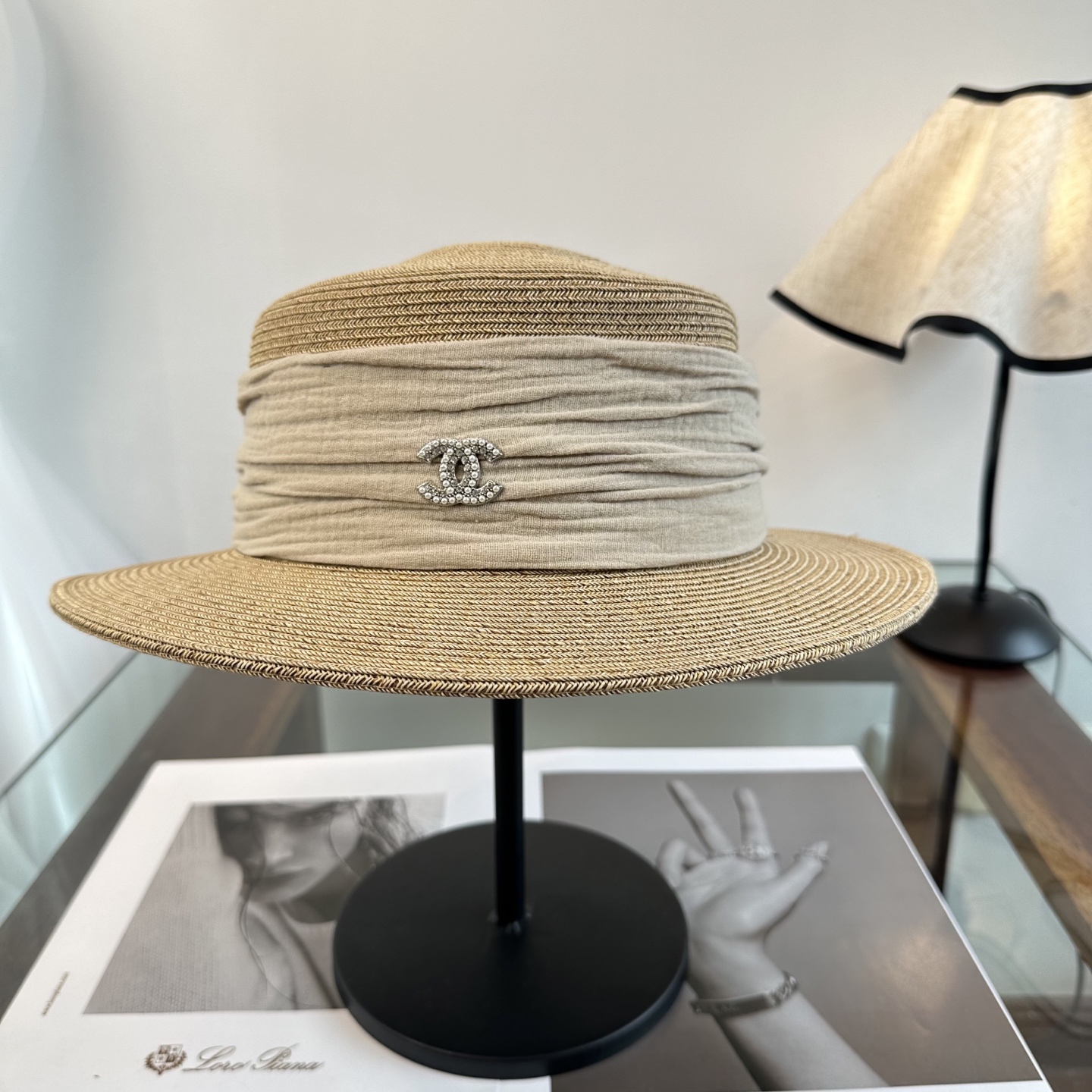 CHANEL香奈儿2026新款平顶草帽 夏天海边首选～新款材质编织而成～质感满分💯