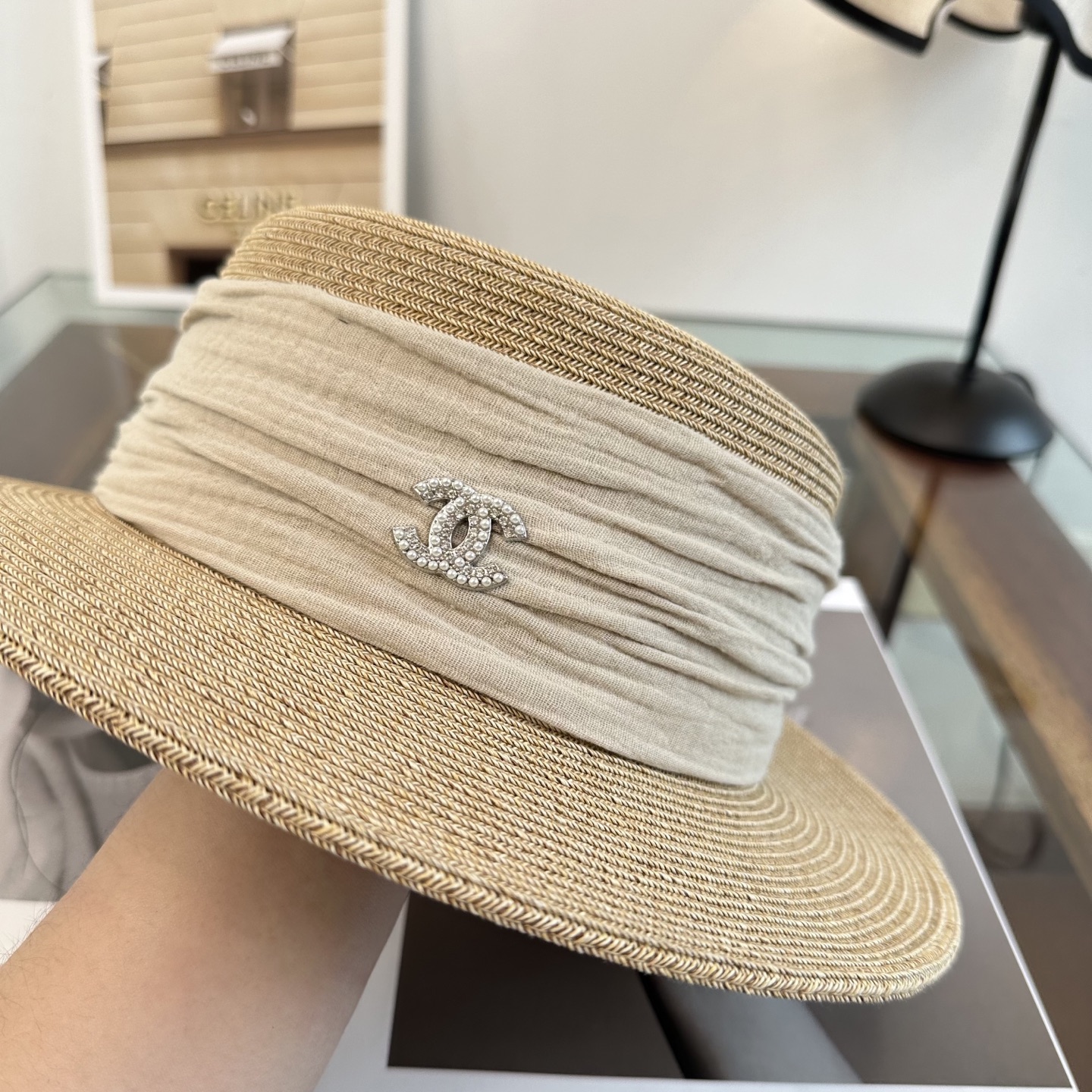 CHANEL香奈儿2026新款平顶草帽 夏天海边首选～新款材质编织而成～质感满分💯