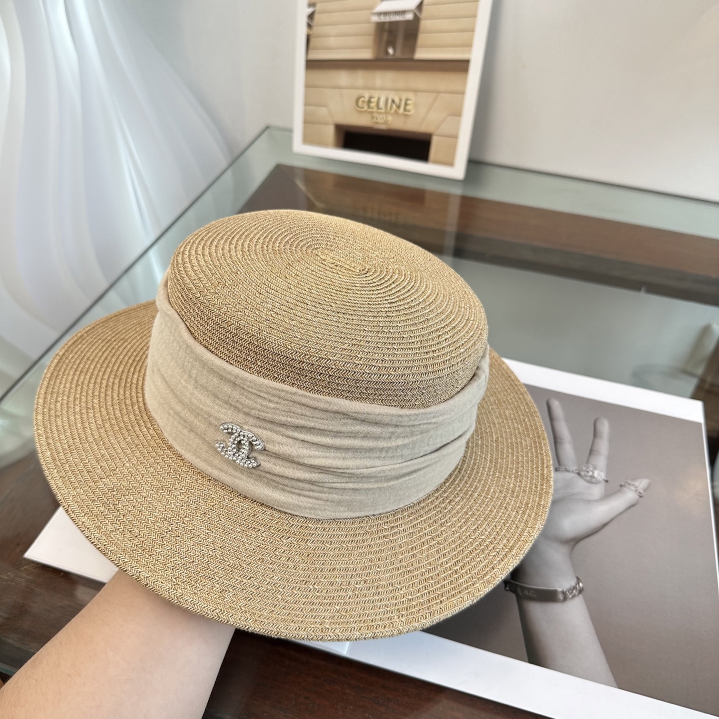 CHANEL香奈儿2026新款平顶草帽 夏天海边首选～新款材质编织而成～质感满分💯