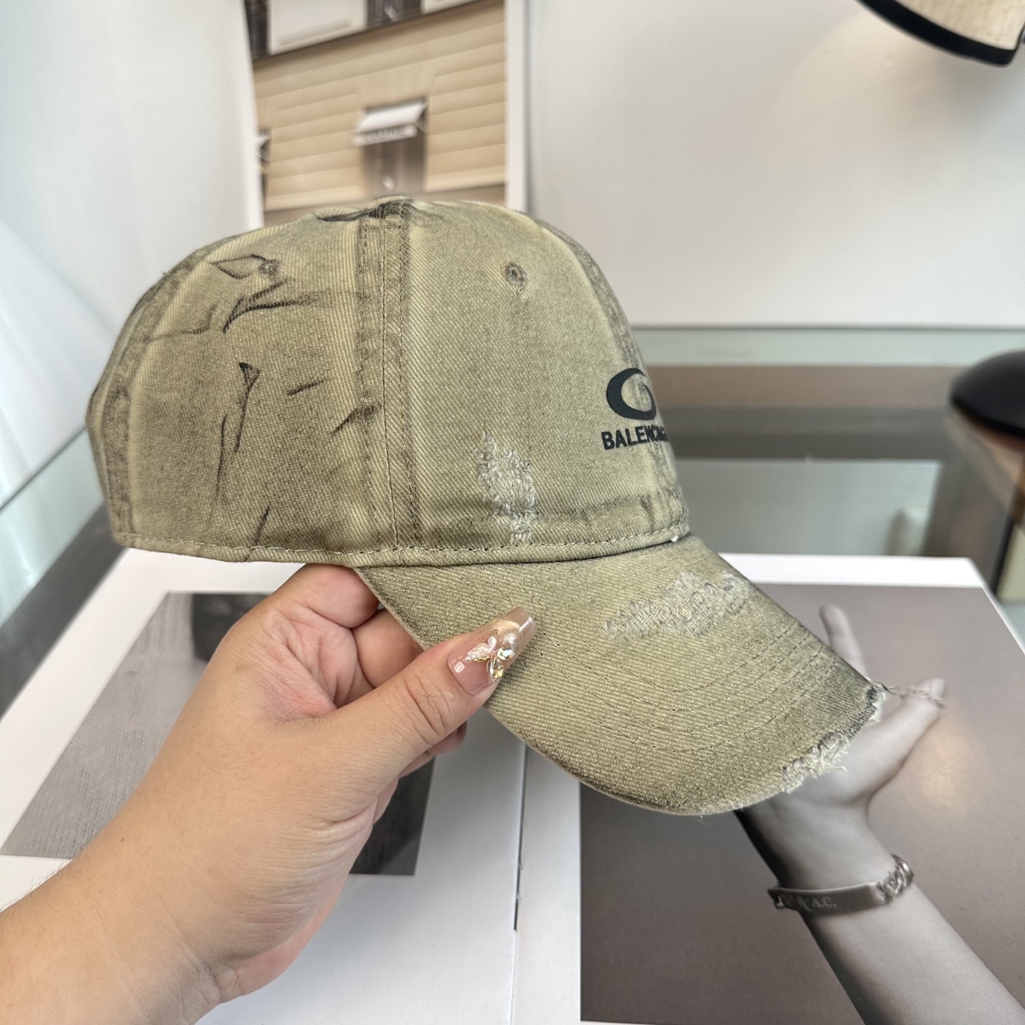 新品Balenciaga 巴黎世家字母新款棒球帽现货秒发🧢简约时尚超级无敌好看的帽子！情侣款！