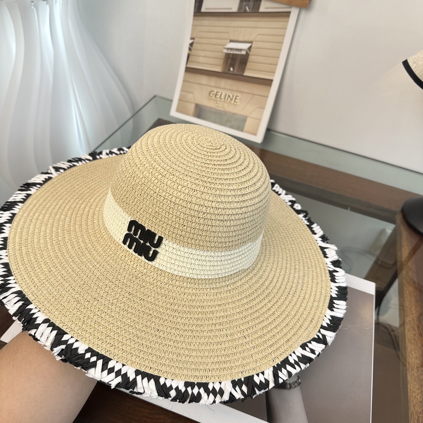 miumiu缪缪 2026新款平顶草帽 夏天海边首选～新款材质编织而成～质感满分💯