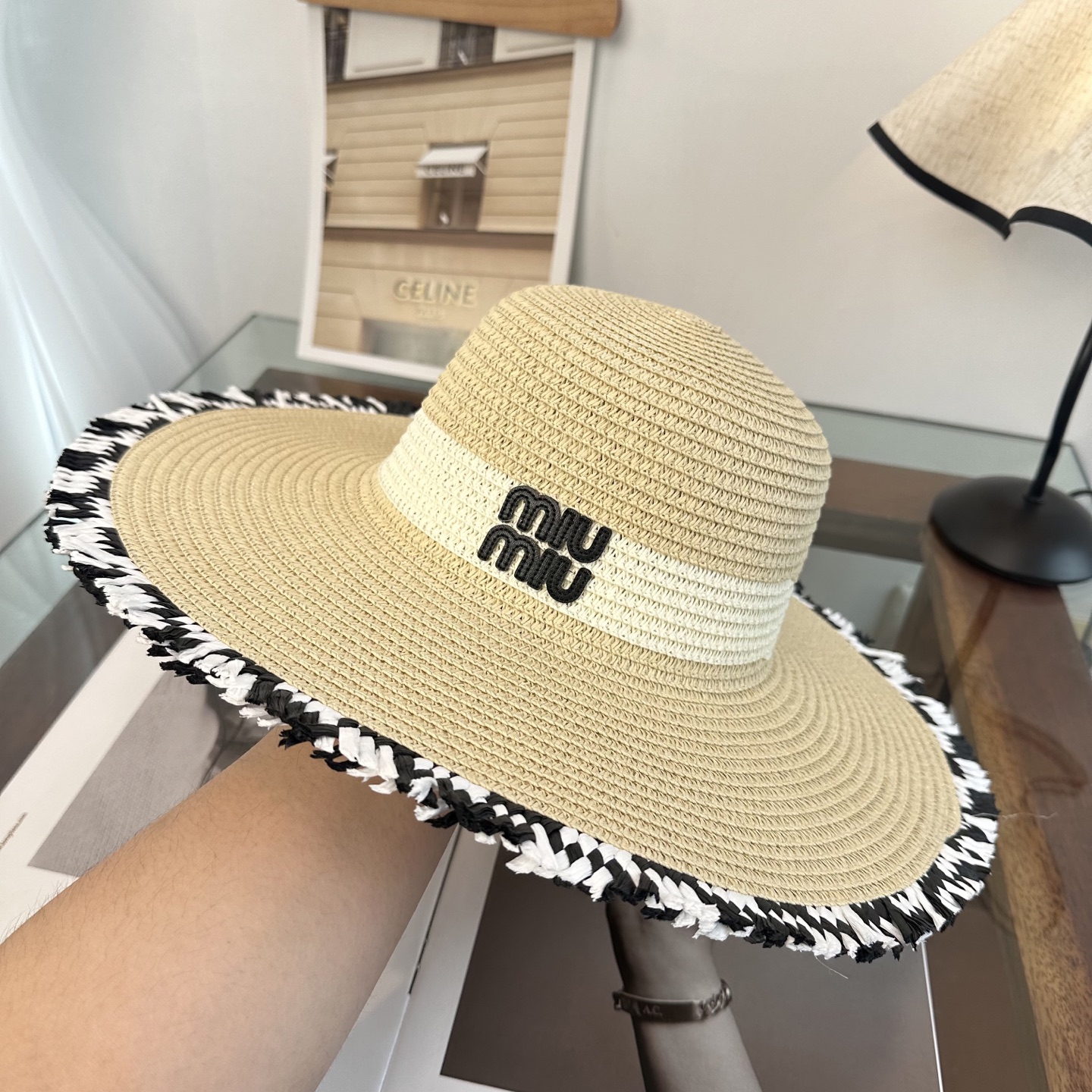 miumiu缪缪 2026新款平顶草帽 夏天海边首选～新款材质编织而成～质感满分💯