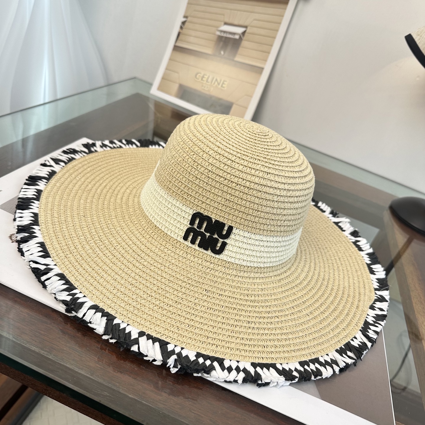 miumiu缪缪 2026新款平顶草帽 夏天海边首选～新款材质编织而成～质感满分💯