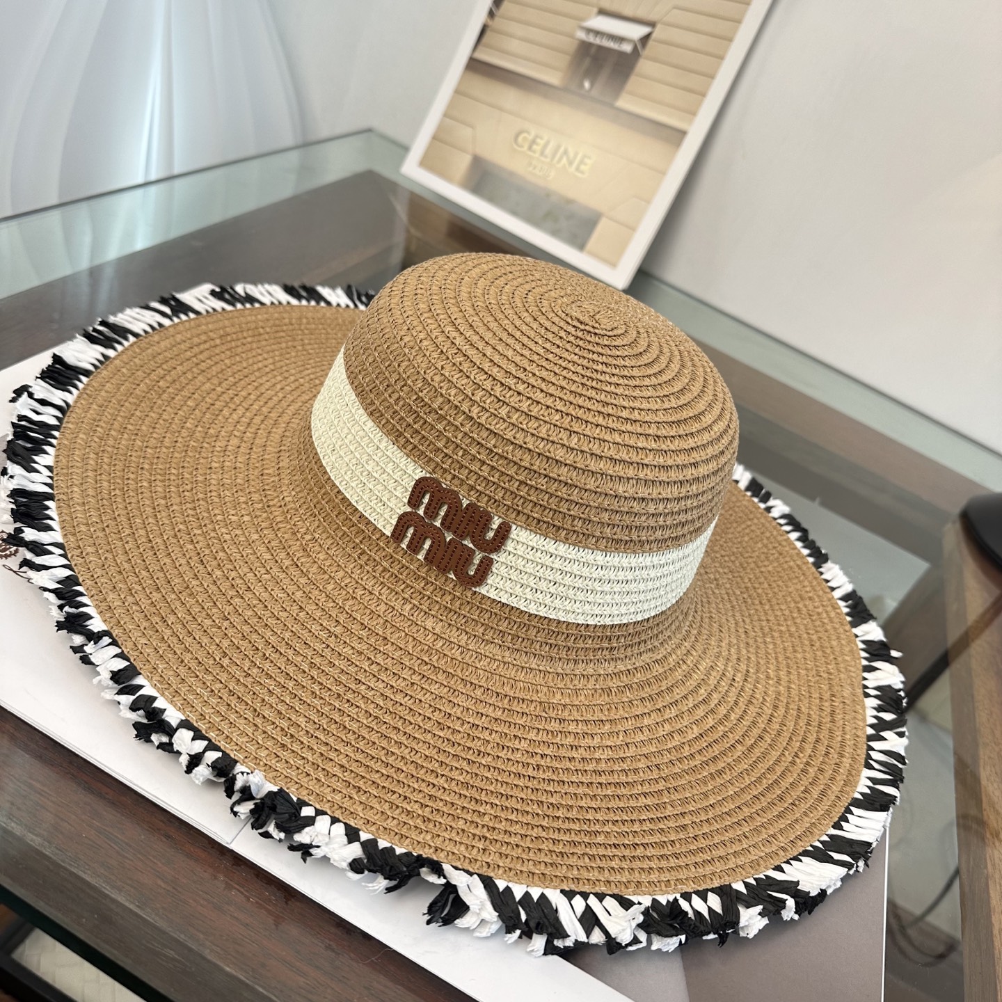 miumiu缪缪 2026新款平顶草帽 夏天海边首选～新款材质编织而成～质感满分💯