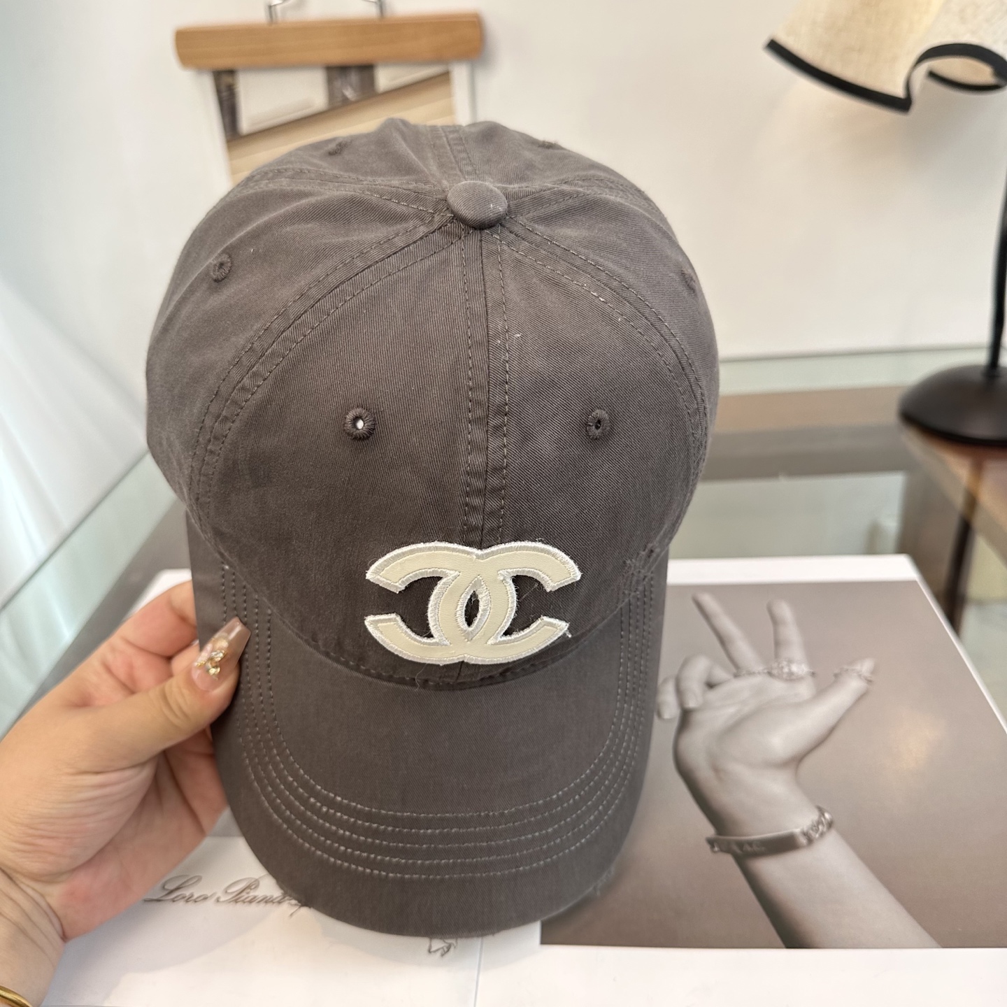 【CHANEL香奈儿】新款高级感唯美纹路小香风鸭舌帽 ，遮阳又超好搭配，出街单品 高货版本原单品质👄