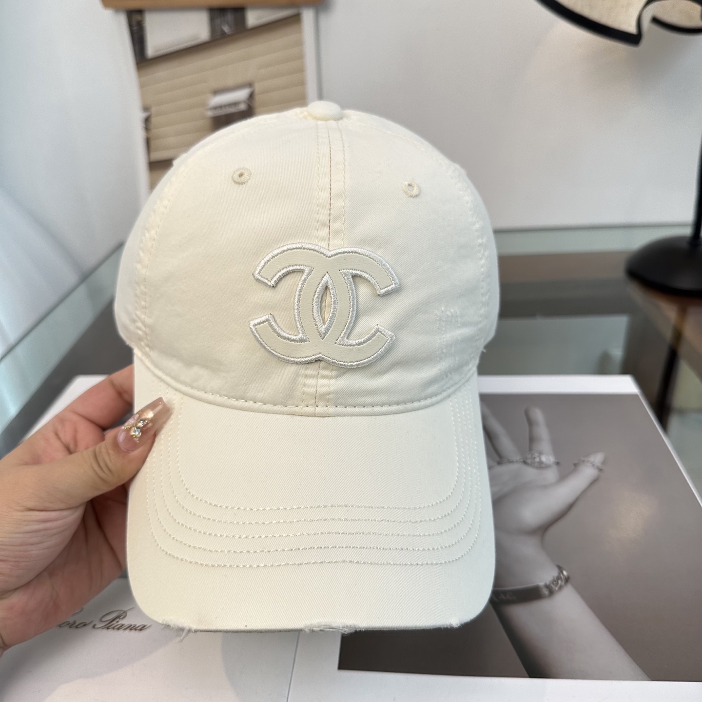 【CHANEL香奈儿】新款高级感唯美纹路小香风鸭舌帽 ，遮阳又超好搭配，出街单品 高货版本原单品质👄