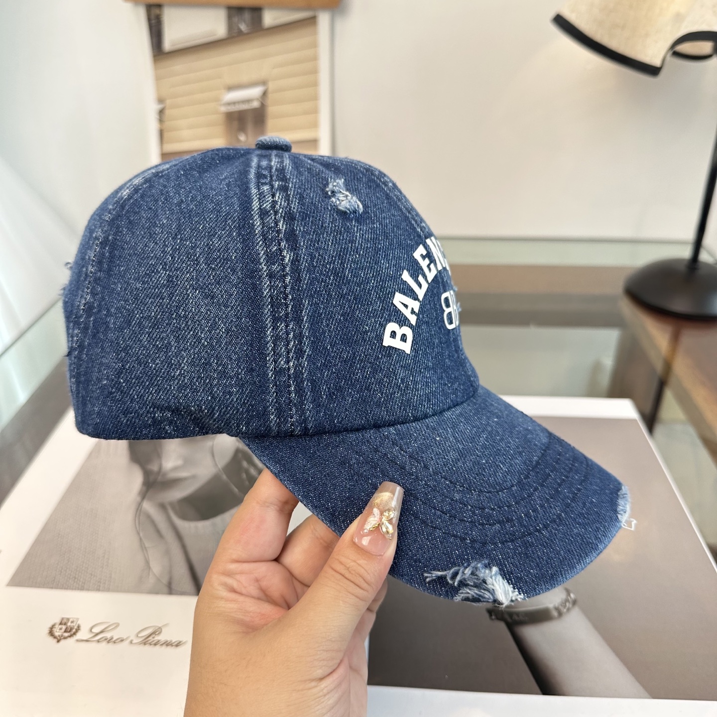 新品Balenciaga 巴黎世家字母新款棒球帽现货秒发🧢简约时尚超级无敌好看的帽子！情侣款！