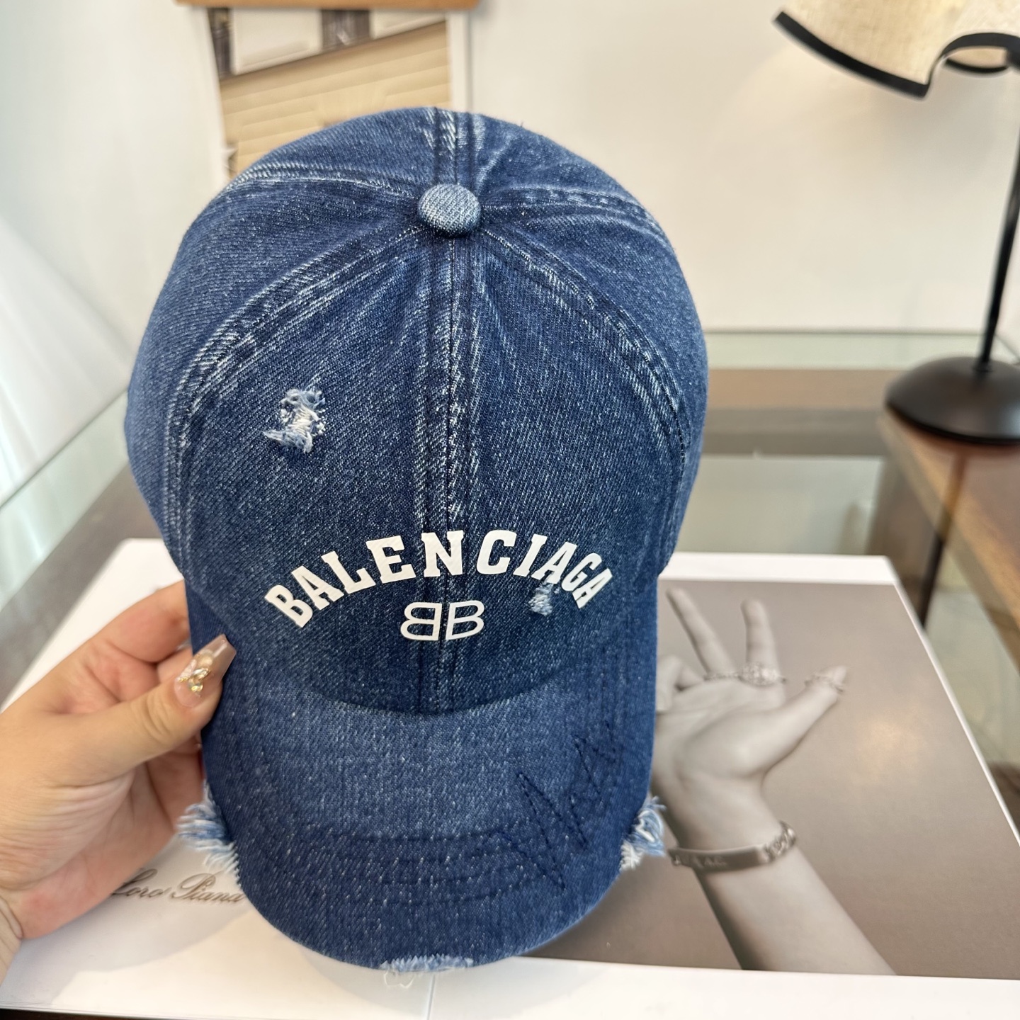 新品Balenciaga 巴黎世家字母新款棒球帽现货秒发🧢简约时尚超级无敌好看的帽子！情侣款！