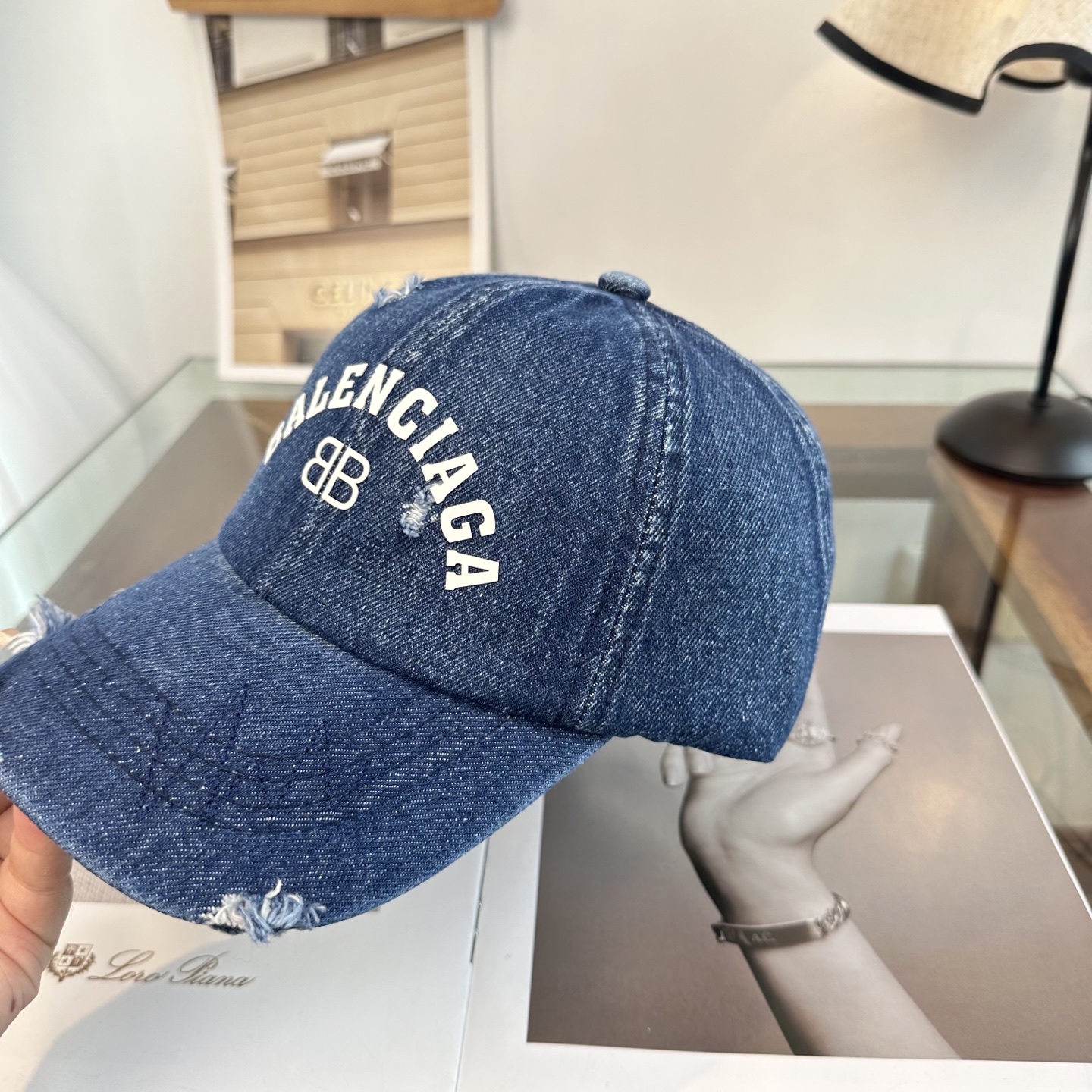 新品Balenciaga 巴黎世家字母新款棒球帽现货秒发🧢简约时尚超级无敌好看的帽子！情侣款！