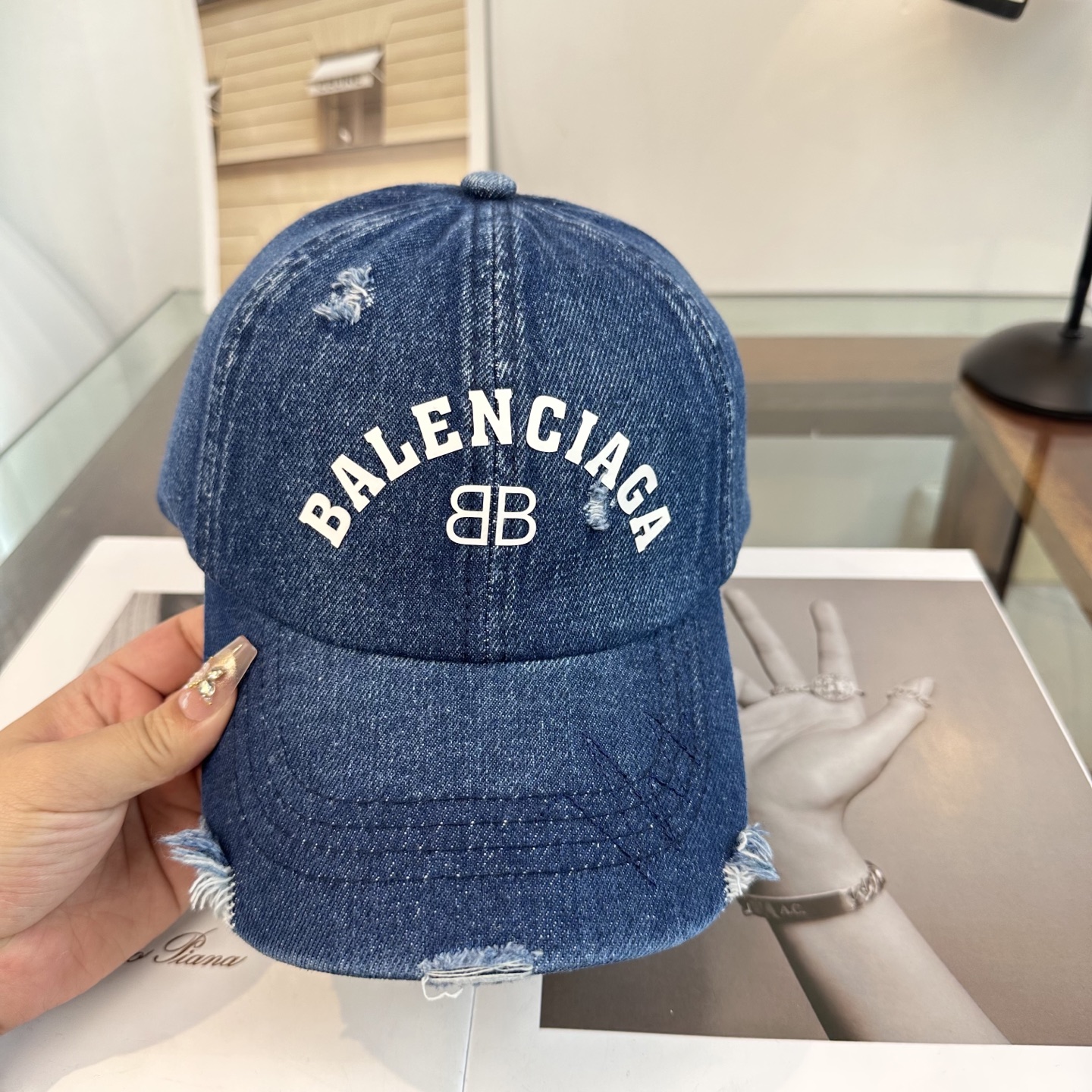 新品Balenciaga 巴黎世家字母新款棒球帽现货秒发🧢简约时尚超级无敌好看的帽子！情侣款！