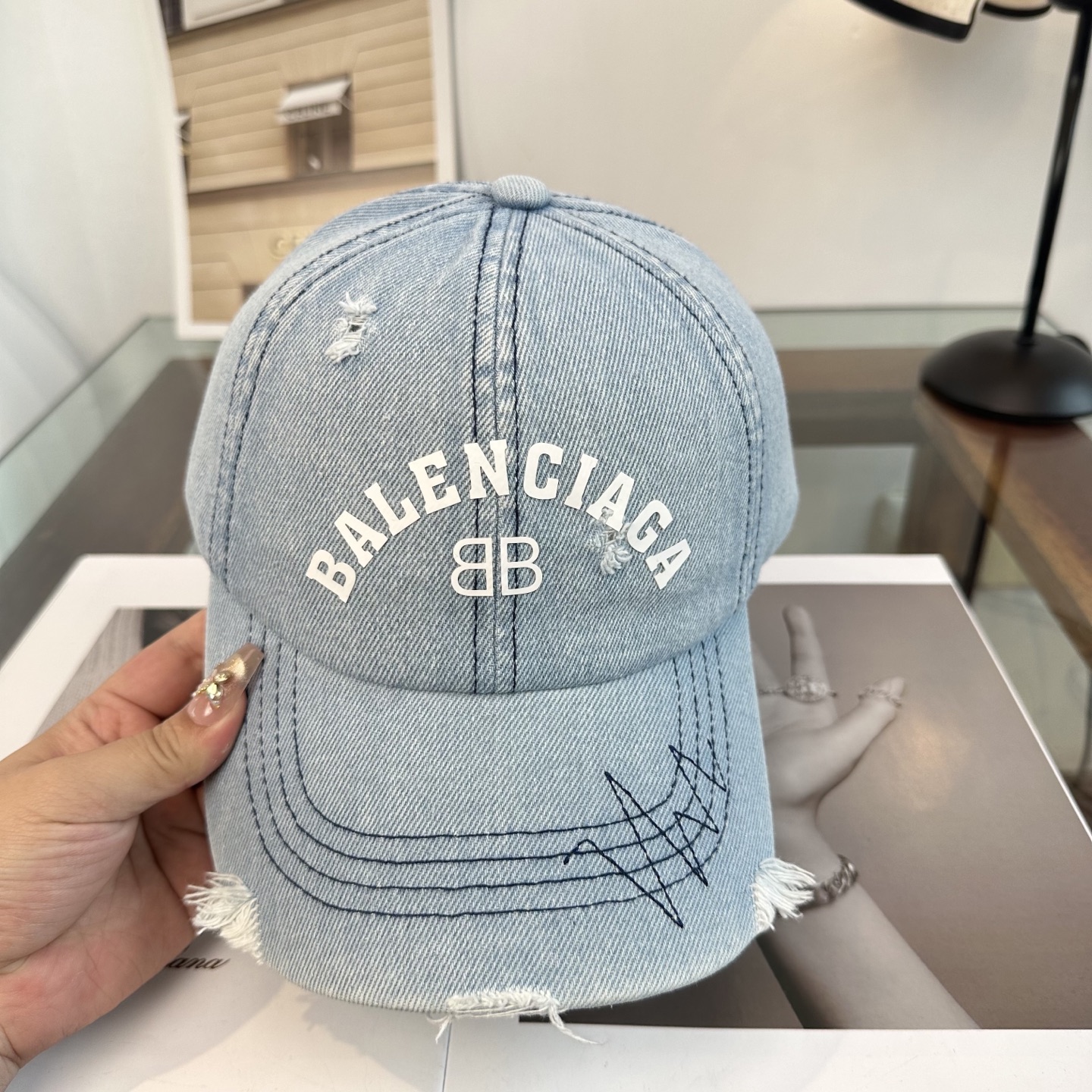 新品Balenciaga 巴黎世家字母新款棒球帽现货秒发🧢简约时尚超级无敌好看的帽子！情侣款！
