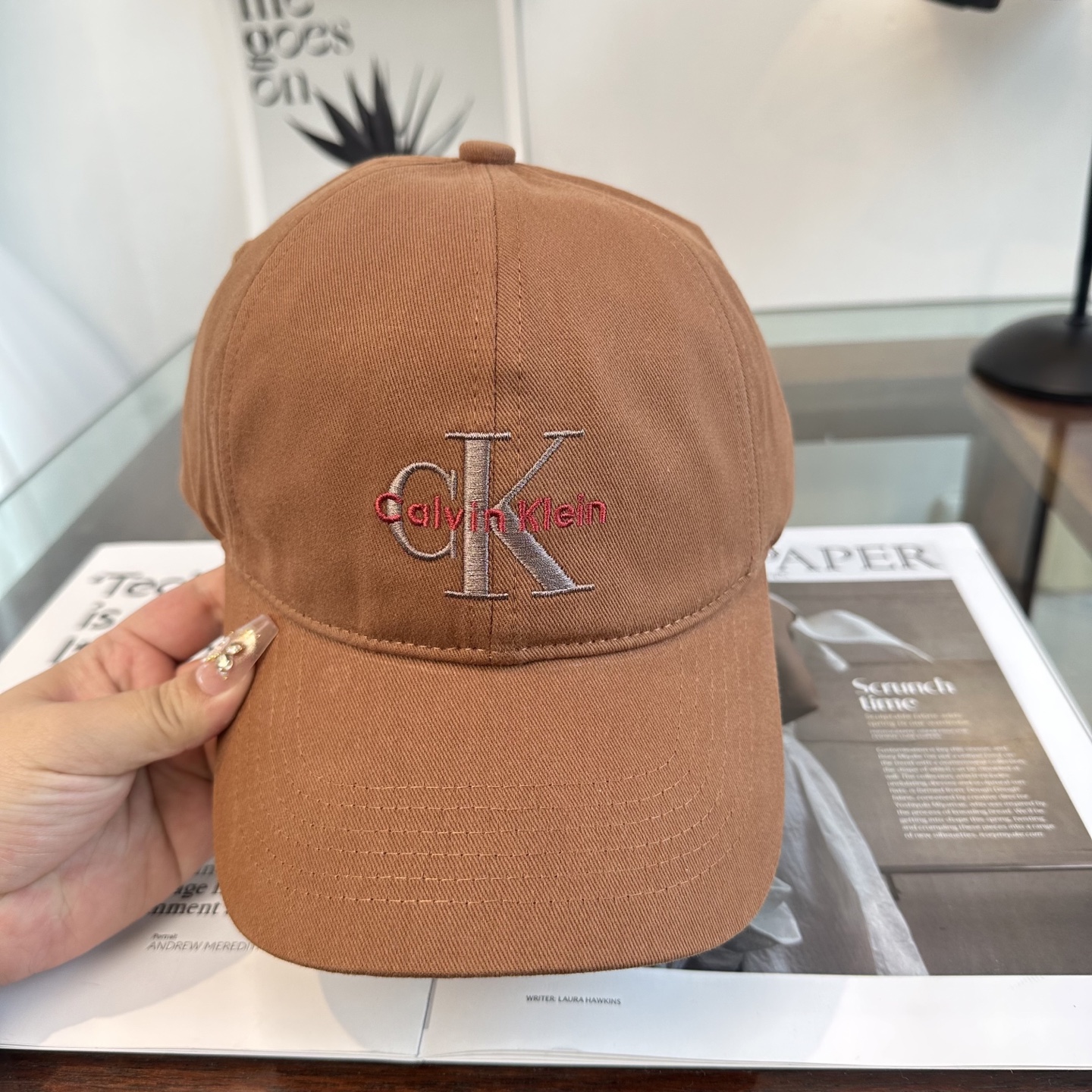 Calvin Klein，CKlogo春夏新款棒球帽 小红书推荐，时尚百搭，众多明星都喜欢的一款，非常爆