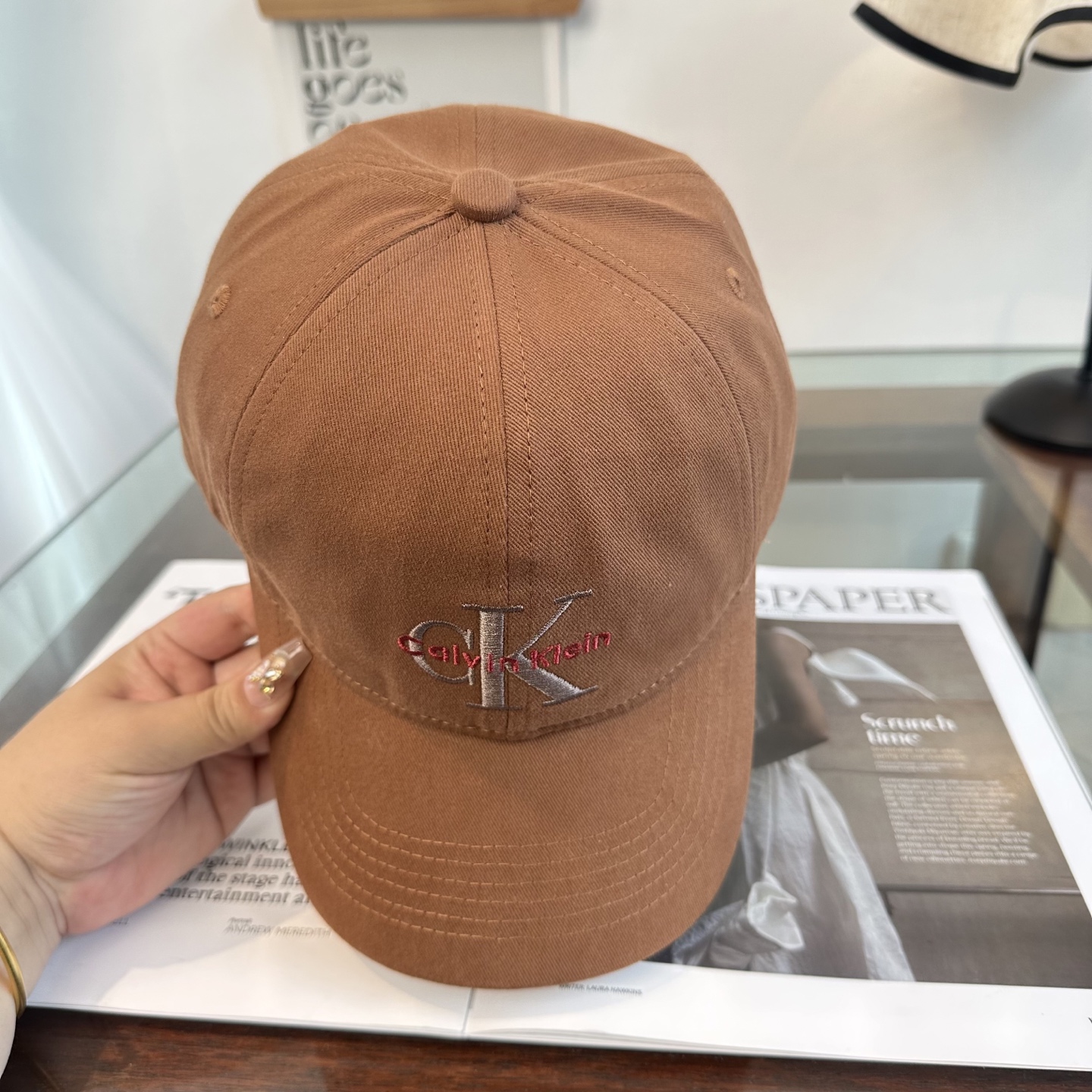 Calvin Klein，CKlogo春夏新款棒球帽 小红书推荐，时尚百搭，众多明星都喜欢的一款，非常爆