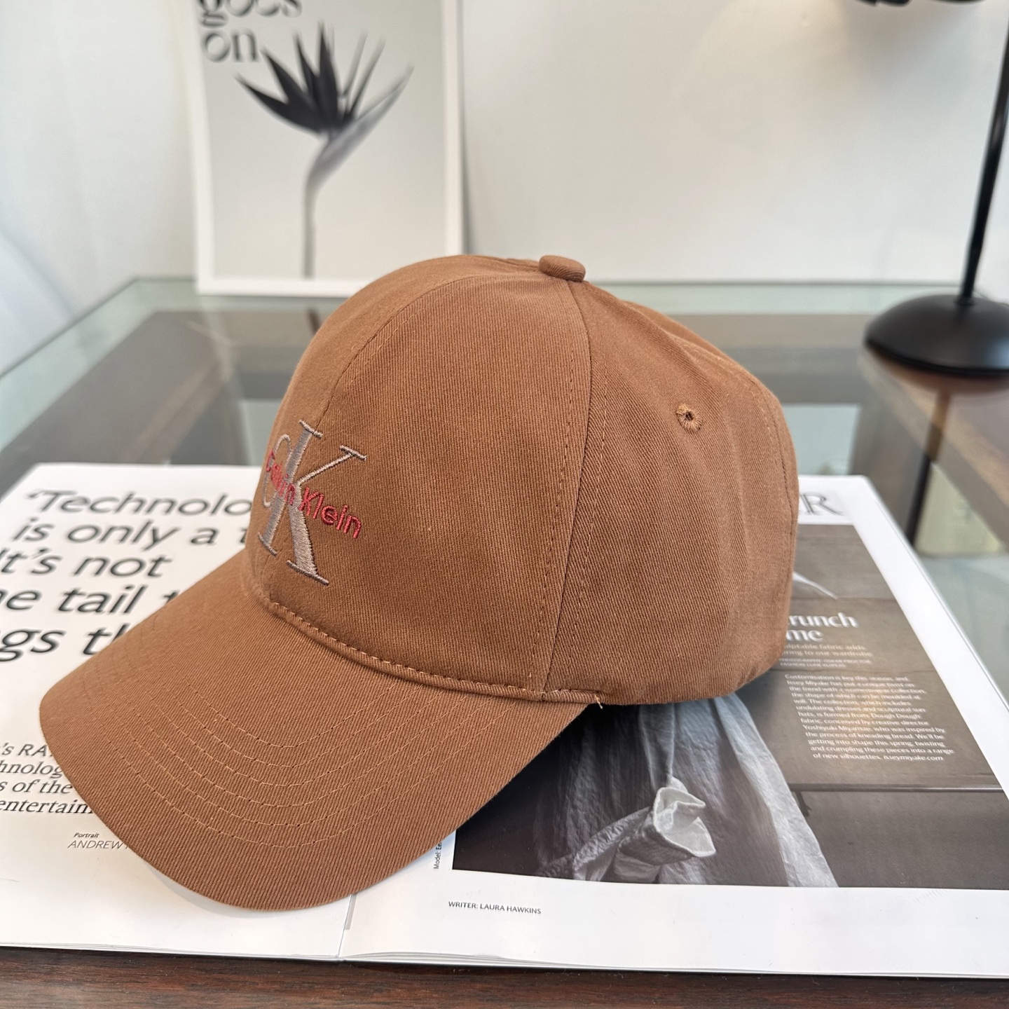 Calvin Klein，CKlogo春夏新款棒球帽 小红书推荐，时尚百搭，众多明星都喜欢的一款，非常爆
