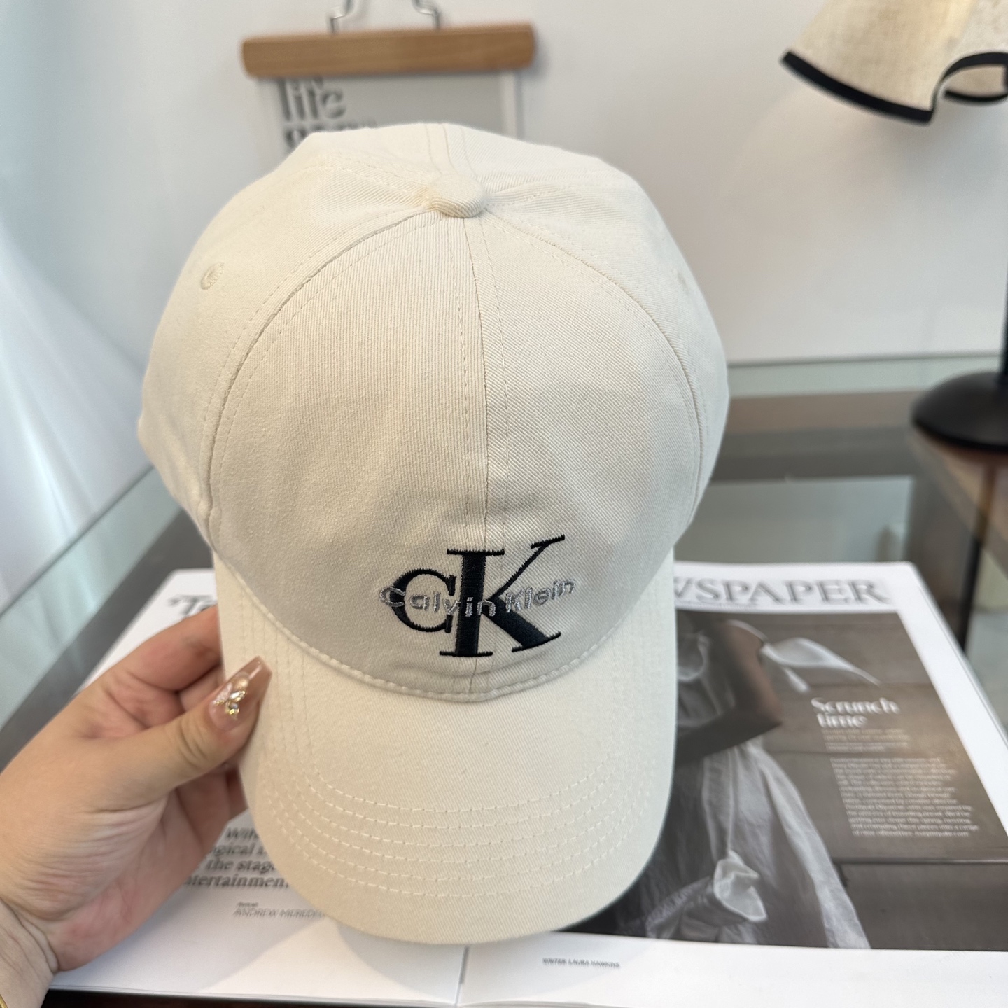 Calvin Klein，CKlogo春夏新款棒球帽 小红书推荐，时尚百搭，众多明星都喜欢的一款，非常爆