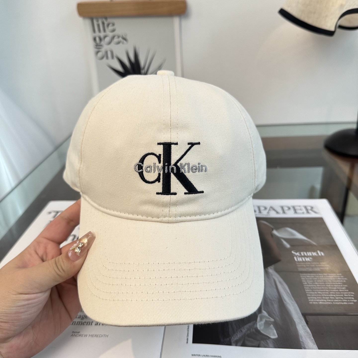 Calvin Klein，CKlogo春夏新款棒球帽 小红书推荐，时尚百搭，众多明星都喜欢的一款，非常爆
