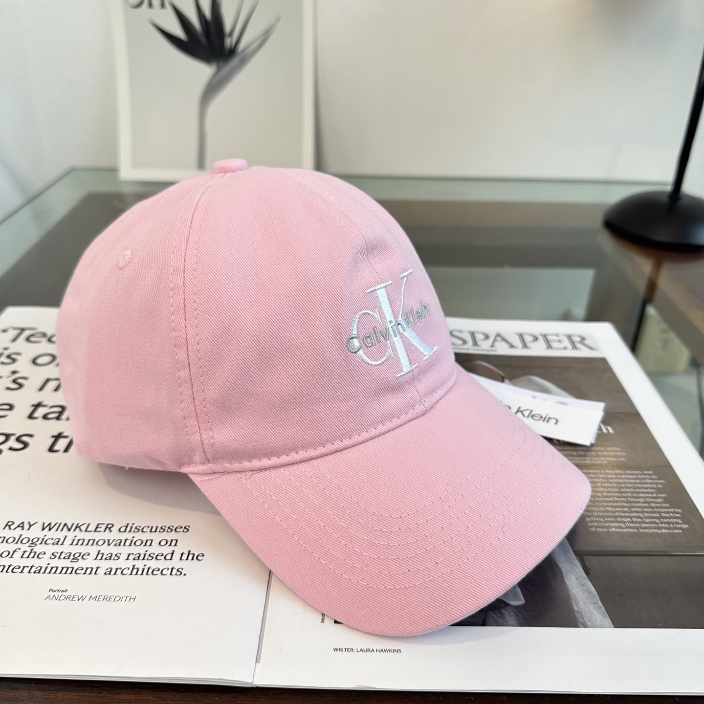 Calvin Klein，CKlogo春夏新款棒球帽 小红书推荐，时尚百搭，众多明星都喜欢的一款，非常爆