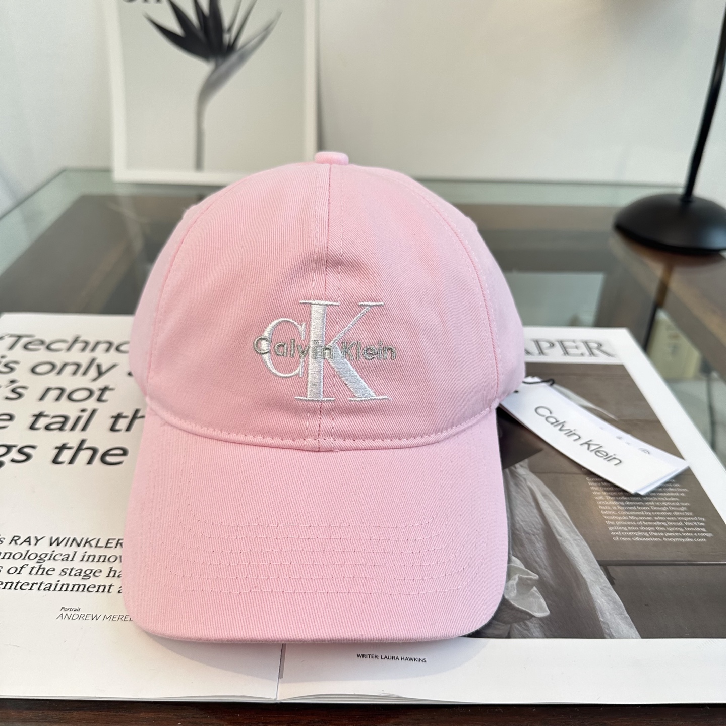 Calvin Klein，CKlogo春夏新款棒球帽 小红书推荐，时尚百搭，众多明星都喜欢的一款，非常爆