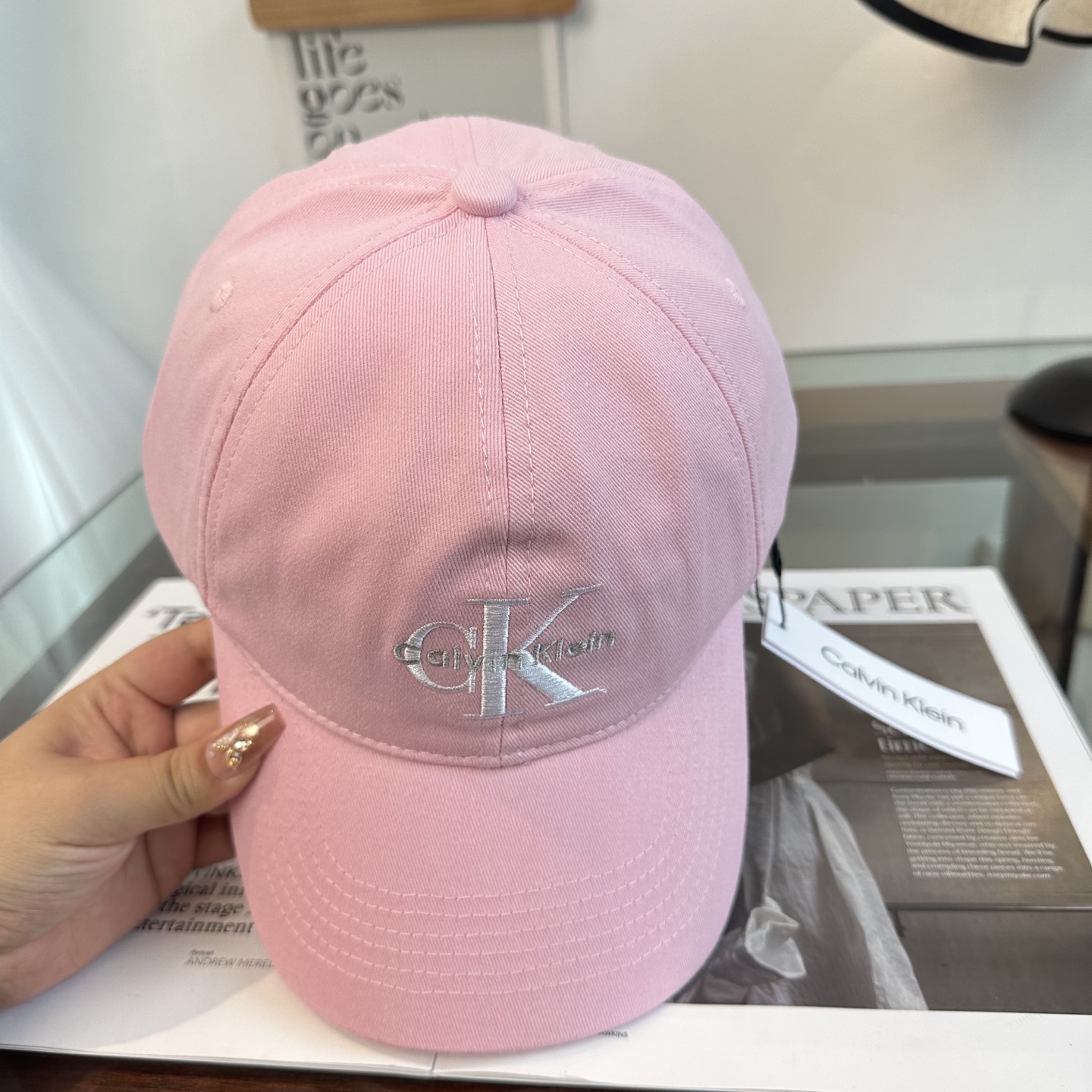 Calvin Klein，CKlogo春夏新款棒球帽 小红书推荐，时尚百搭，众多明星都喜欢的一款，非常爆