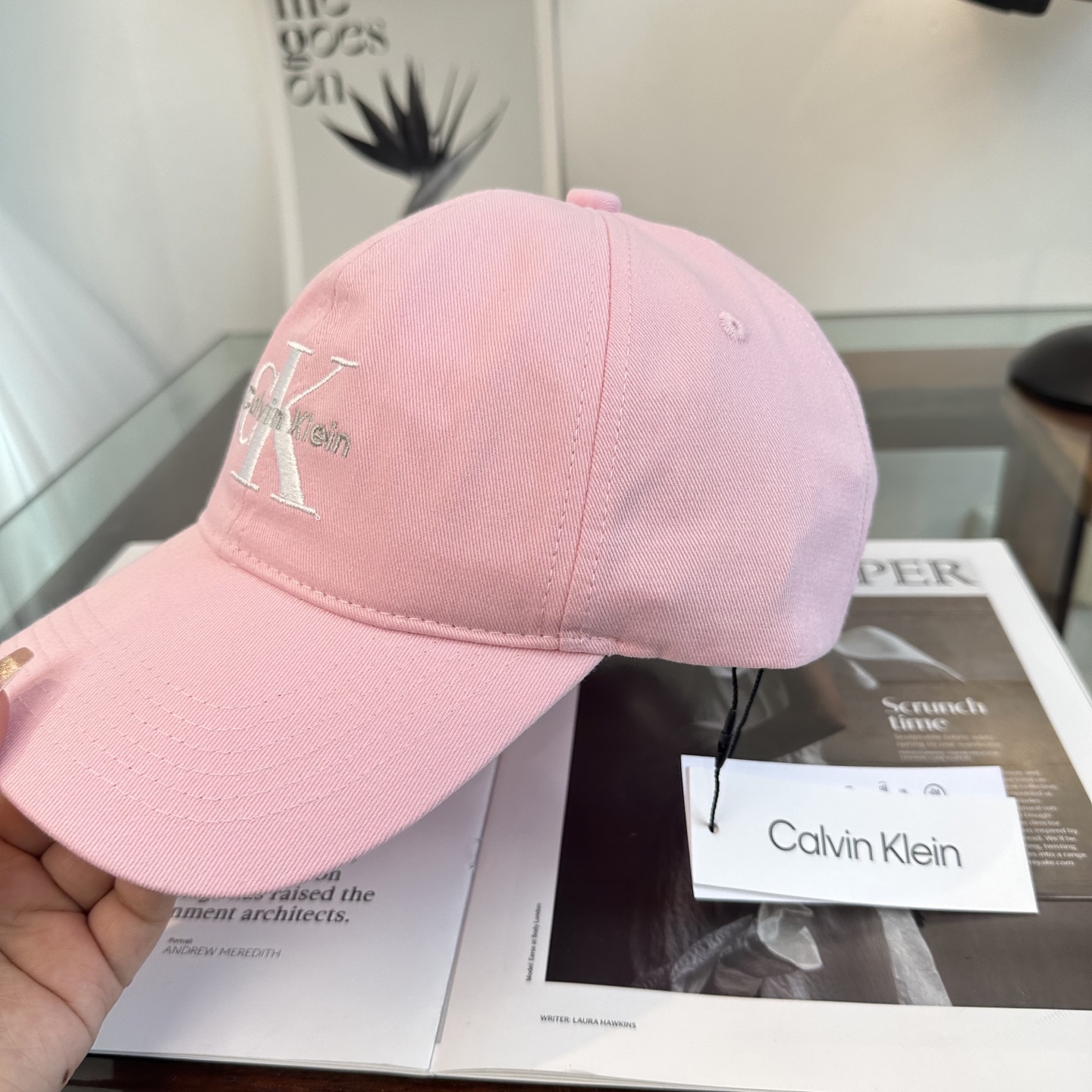 Calvin Klein，CKlogo春夏新款棒球帽 小红书推荐，时尚百搭，众多明星都喜欢的一款，非常爆