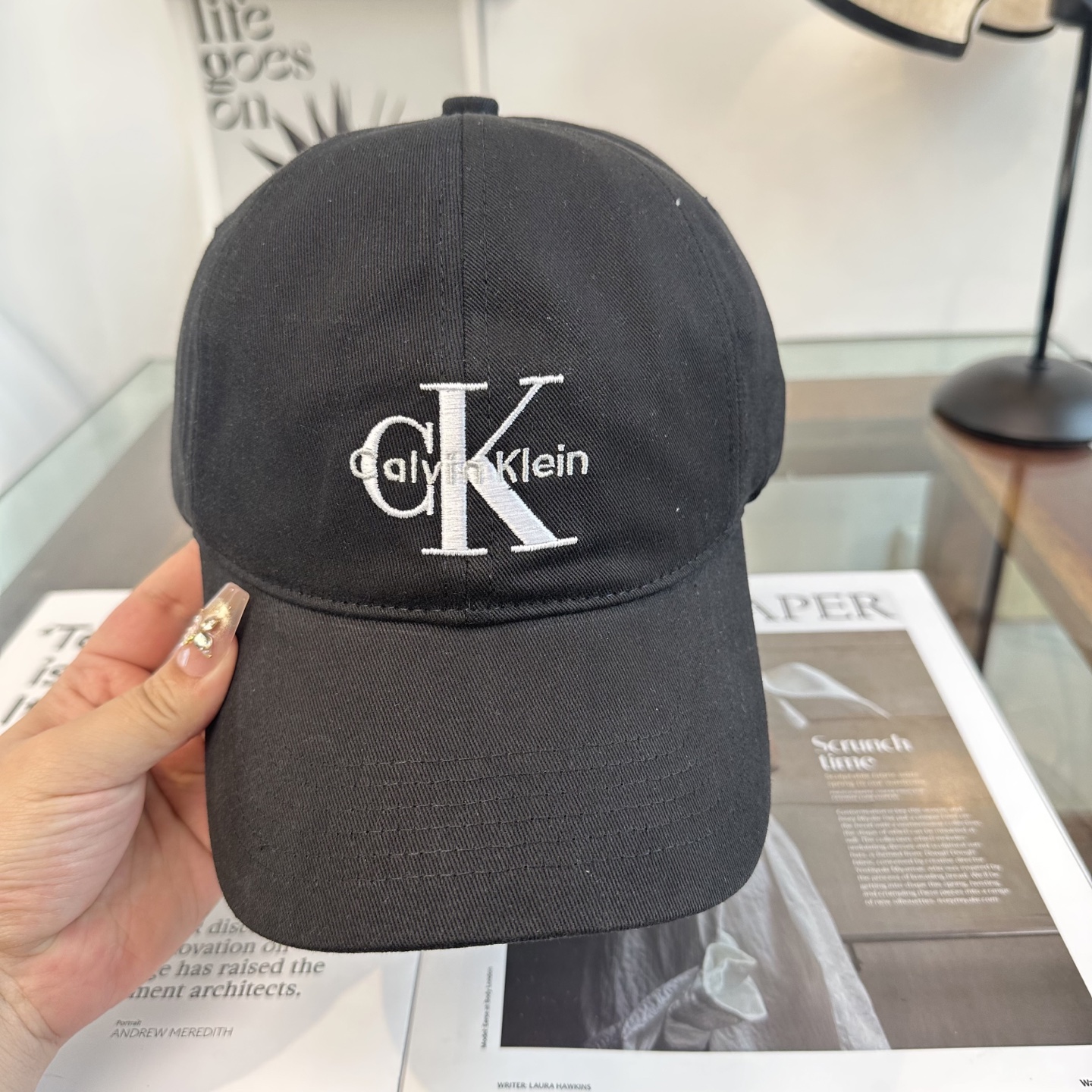 Calvin Klein，CKlogo春夏新款棒球帽 小红书推荐，时尚百搭，众多明星都喜欢的一款，非常爆