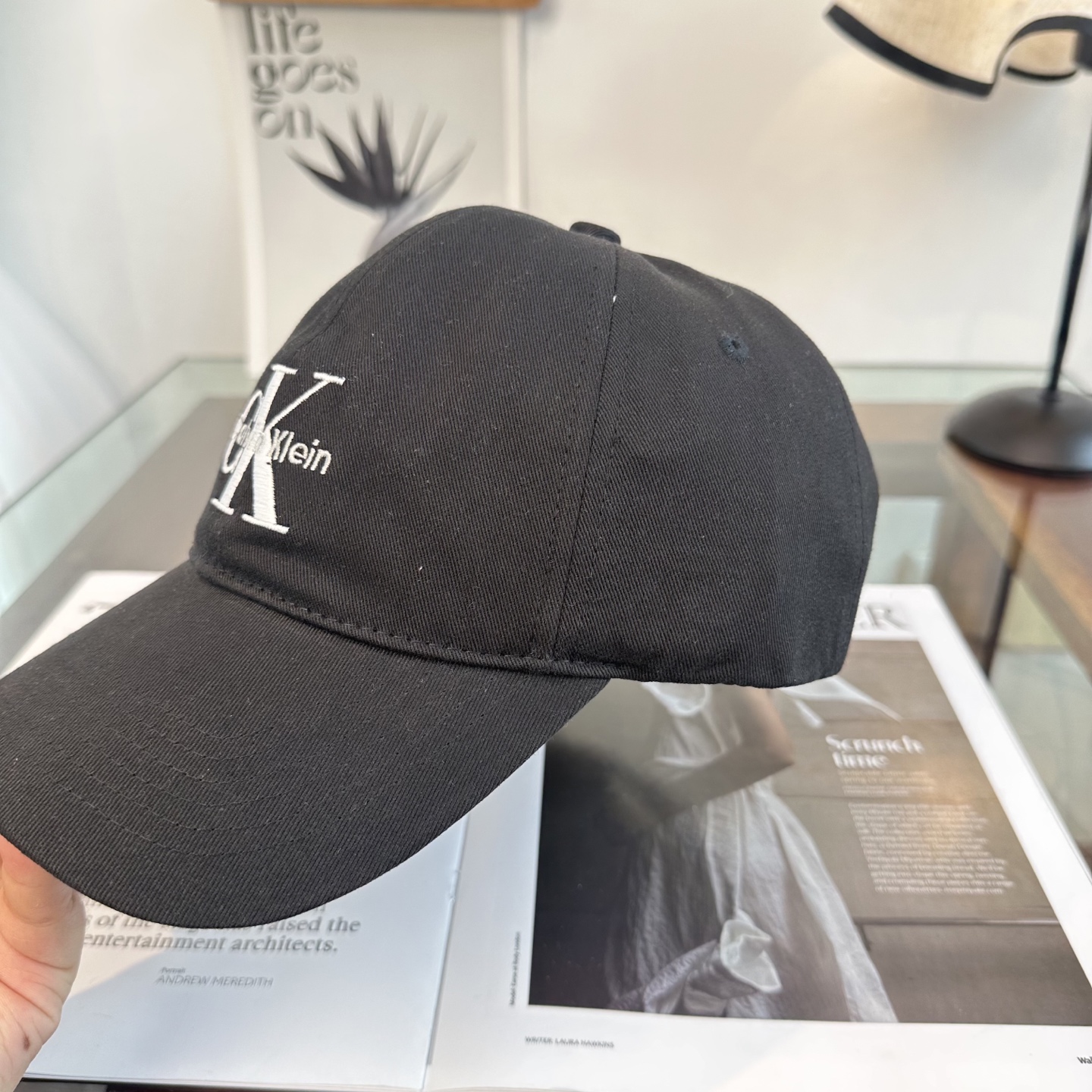 Calvin Klein，CKlogo春夏新款棒球帽 小红书推荐，时尚百搭，众多明星都喜欢的一款，非常爆