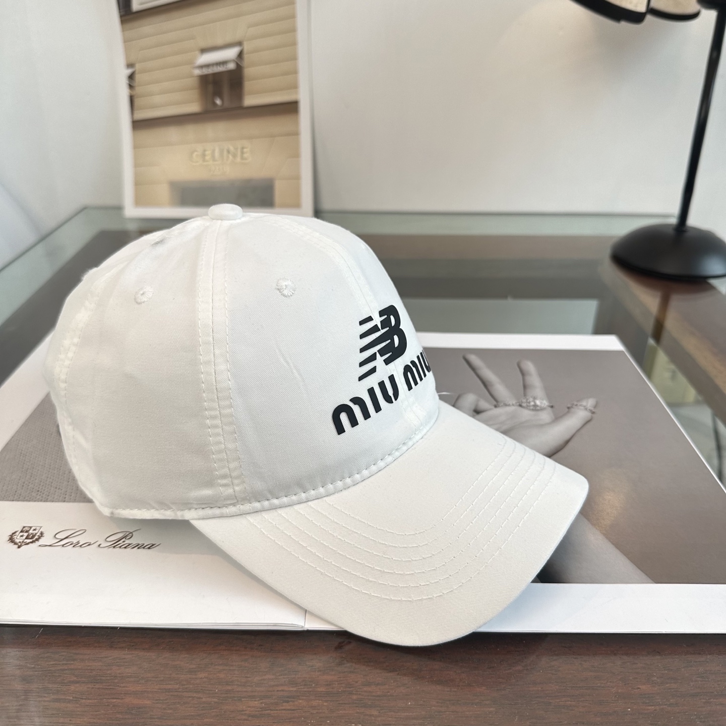 缪缪miumiu 棒球帽 简单休闲风的棒球帽 减龄百搭 适配度很高！简单随性~出街拍照拗造型非常加分~男