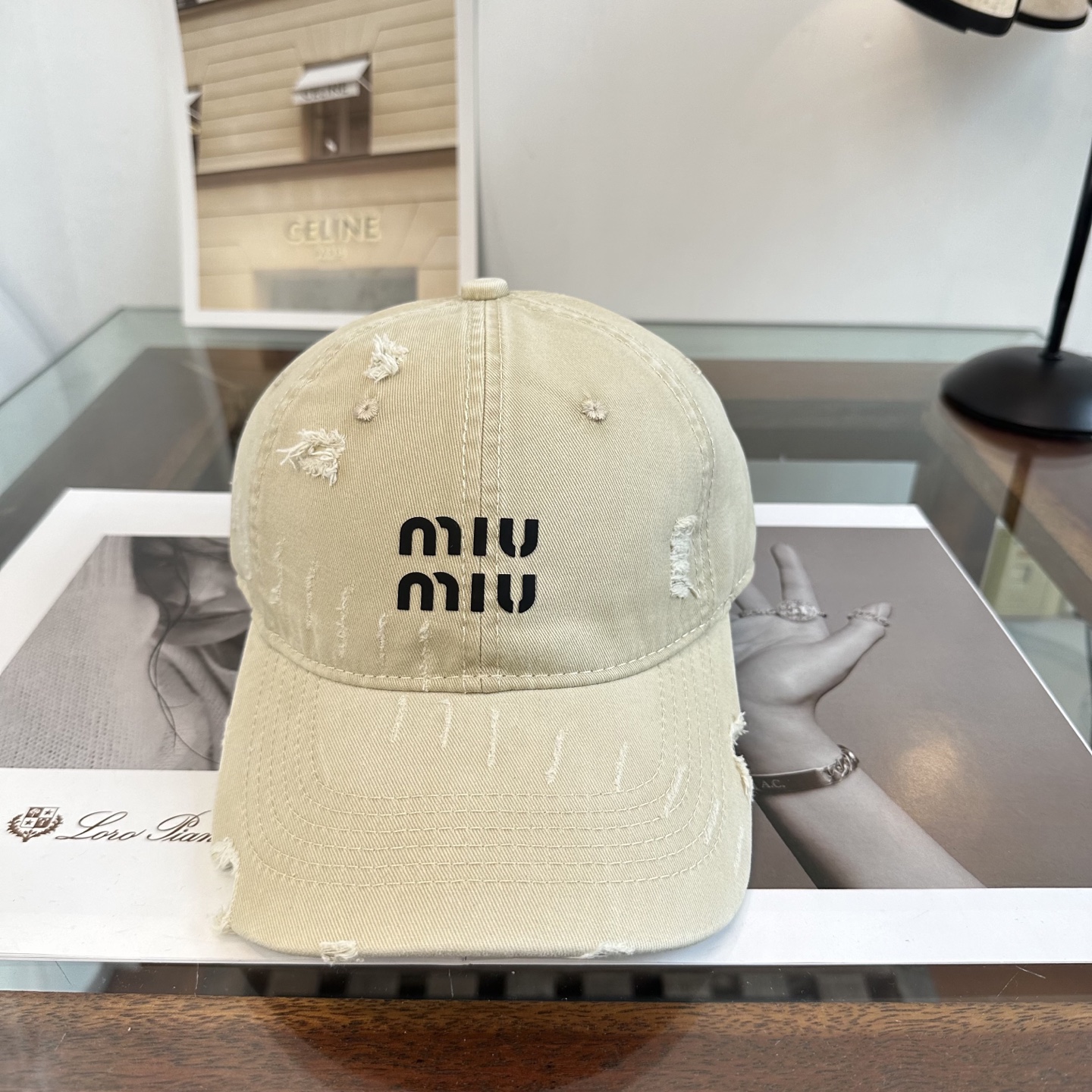 Miu Miu 缪缪miumiu 棒球帽 简单休闲风的棒球帽 减龄百搭 适配度很高