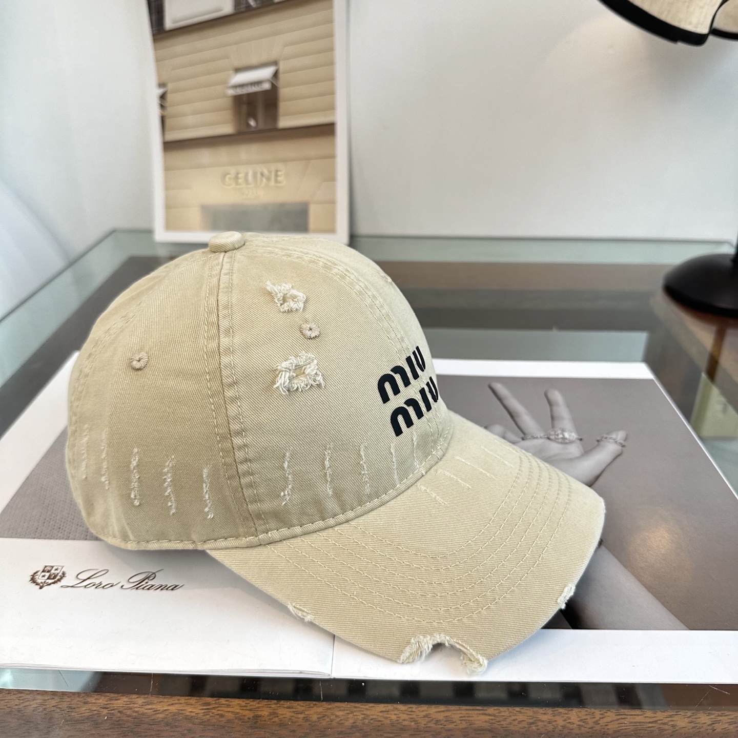 Miu Miu 缪缪miumiu 棒球帽 简单休闲风的棒球帽 减龄百搭 适配度很高