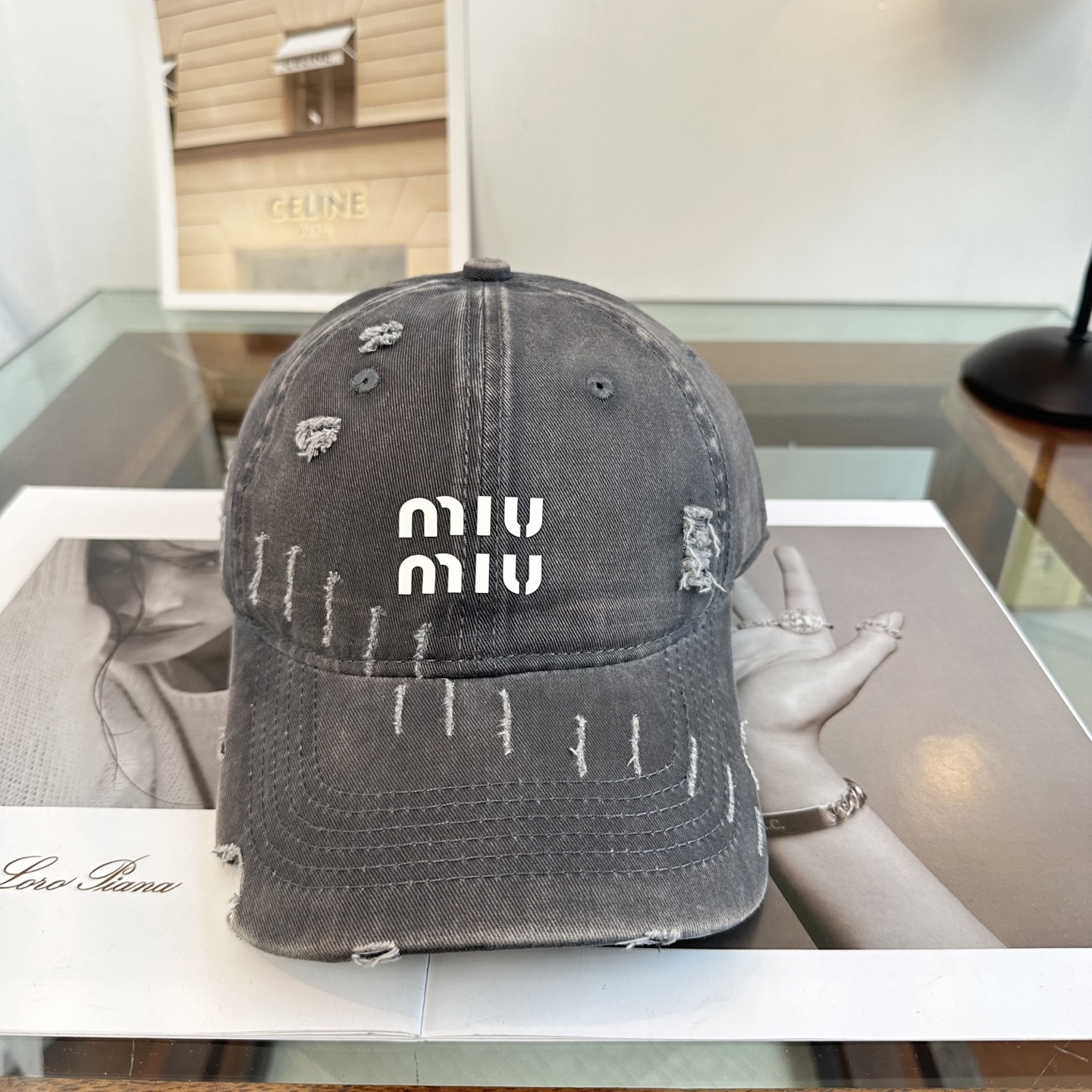 Miu Miu 缪缪miumiu 棒球帽 简单休闲风的棒球帽 减龄百搭 适配度很高
