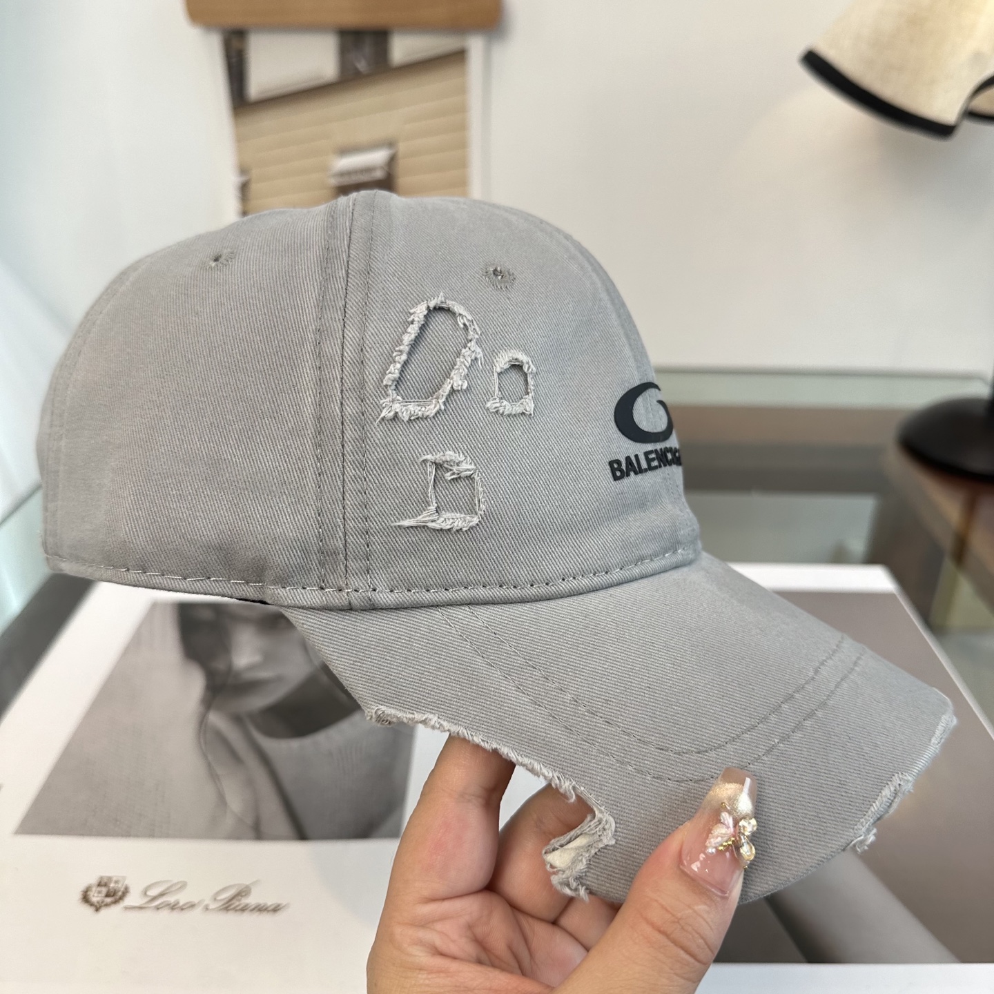 新品Balenciaga 巴黎世家字母新款棒球帽现货秒发🧢简约时尚超级无敌好看的帽子！情侣款！