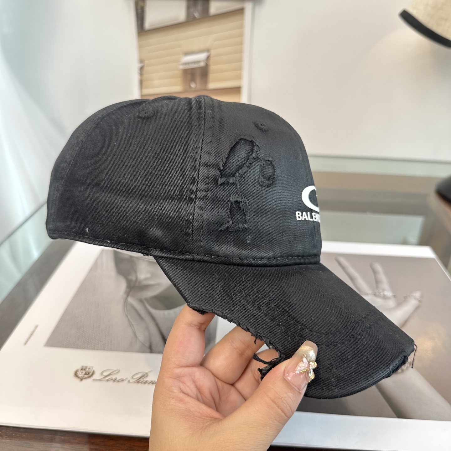 新品Balenciaga 巴黎世家字母新款棒球帽现货秒发🧢简约时尚超级无敌好看的帽子！情侣款！