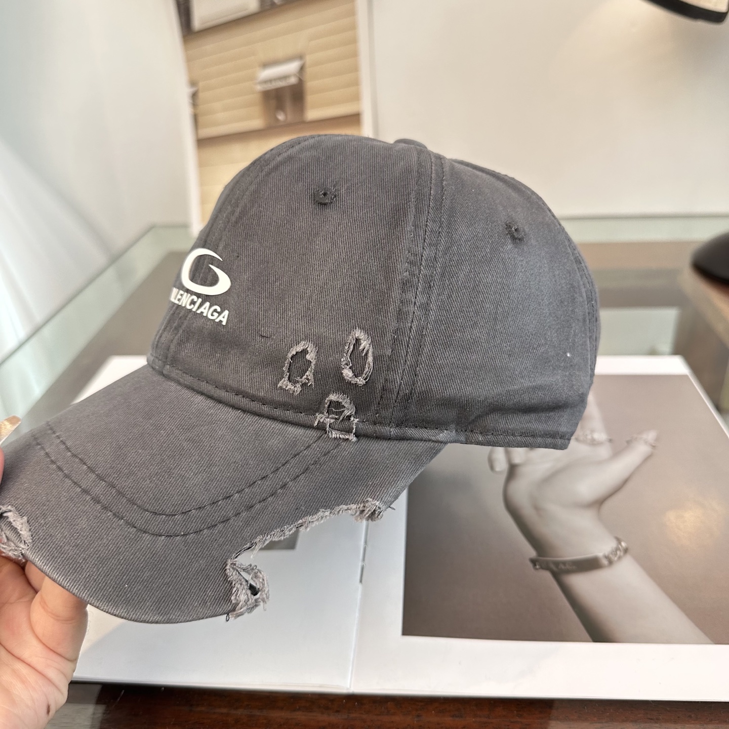 新品Balenciaga 巴黎世家字母新款棒球帽现货秒发🧢简约时尚超级无敌好看的帽子！情侣款！