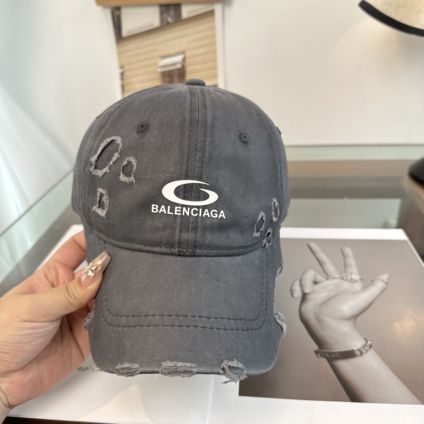 新品Balenciaga 巴黎世家字母新款棒球帽现货秒发🧢简约时尚超级无敌好看的帽子！情侣款！
