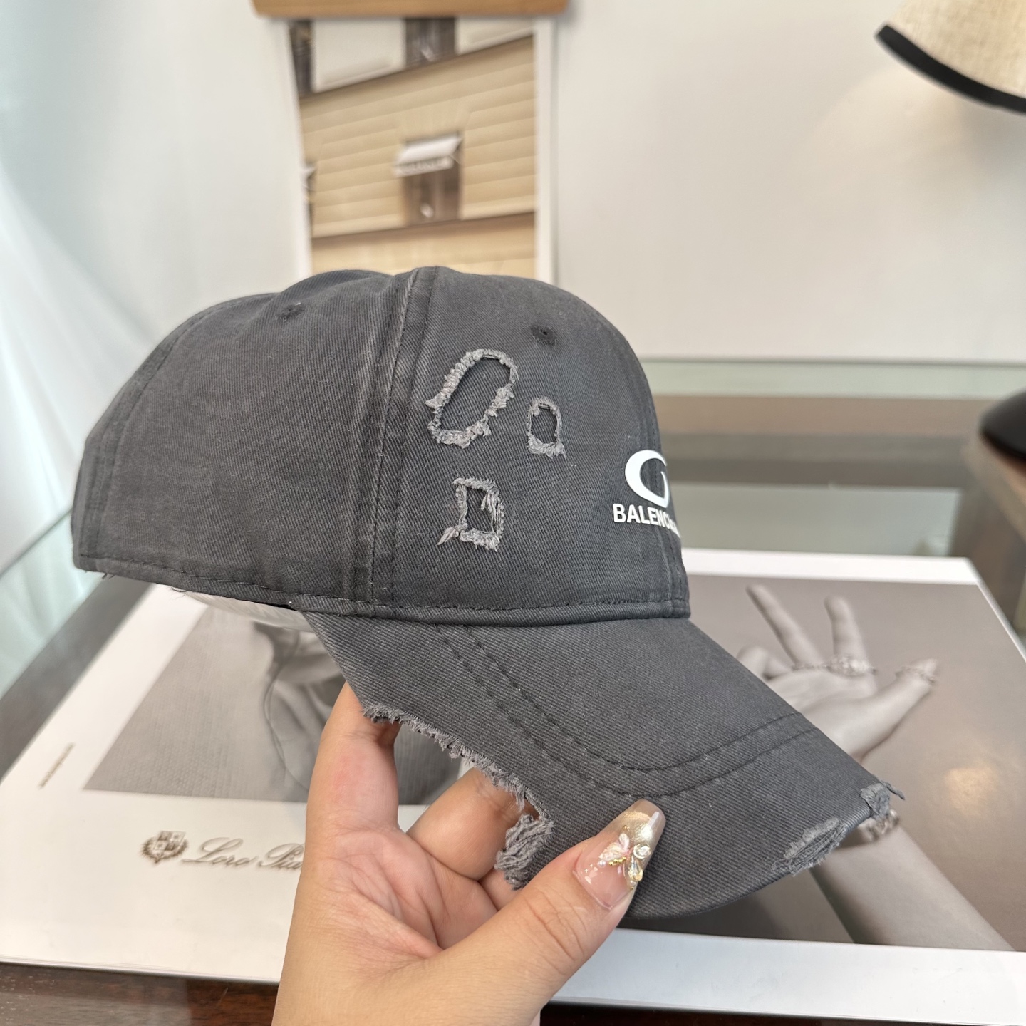 新品Balenciaga 巴黎世家字母新款棒球帽现货秒发🧢简约时尚超级无敌好看的帽子！情侣款！