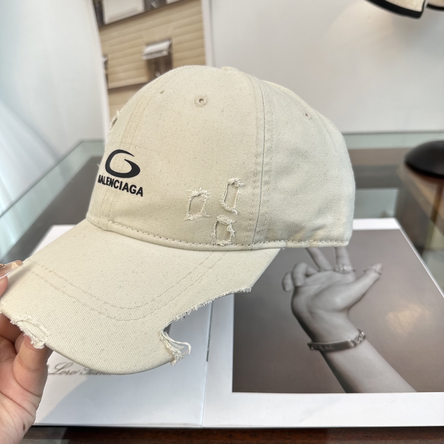 新品Balenciaga 巴黎世家字母新款棒球帽现货秒发🧢简约时尚超级无敌好看的帽子！情侣款！