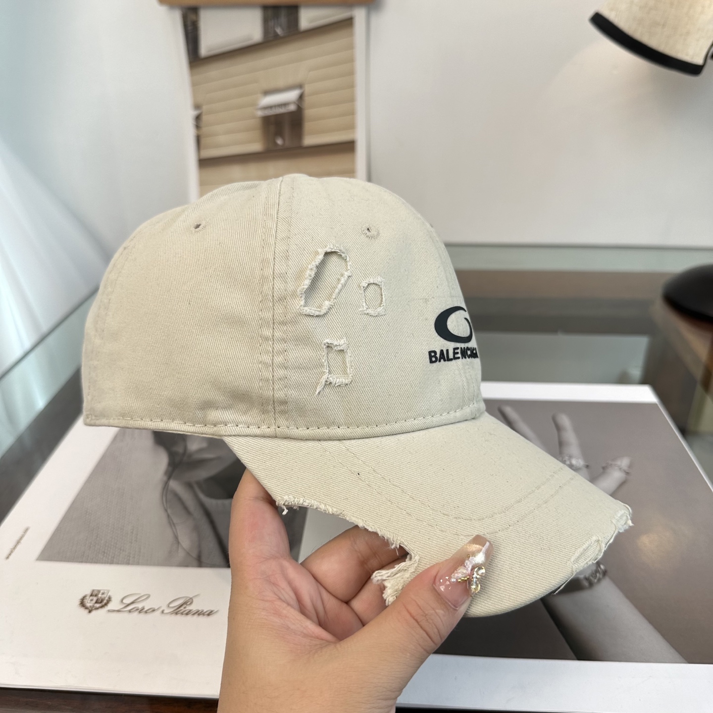 新品Balenciaga 巴黎世家字母新款棒球帽现货秒发🧢简约时尚超级无敌好看的帽子！情侣款！