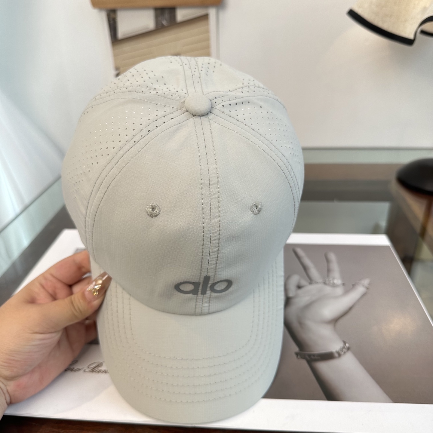 Alo 🔥爆款 新款棒球帽定制面料，简约时尚更透气，超火爆现货秒发
