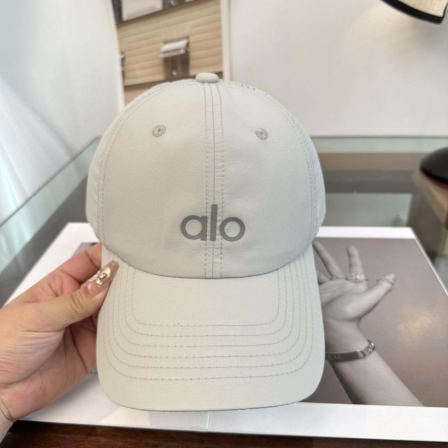 Alo 🔥爆款 新款棒球帽定制面料，简约时尚更透气，超火爆现货秒发