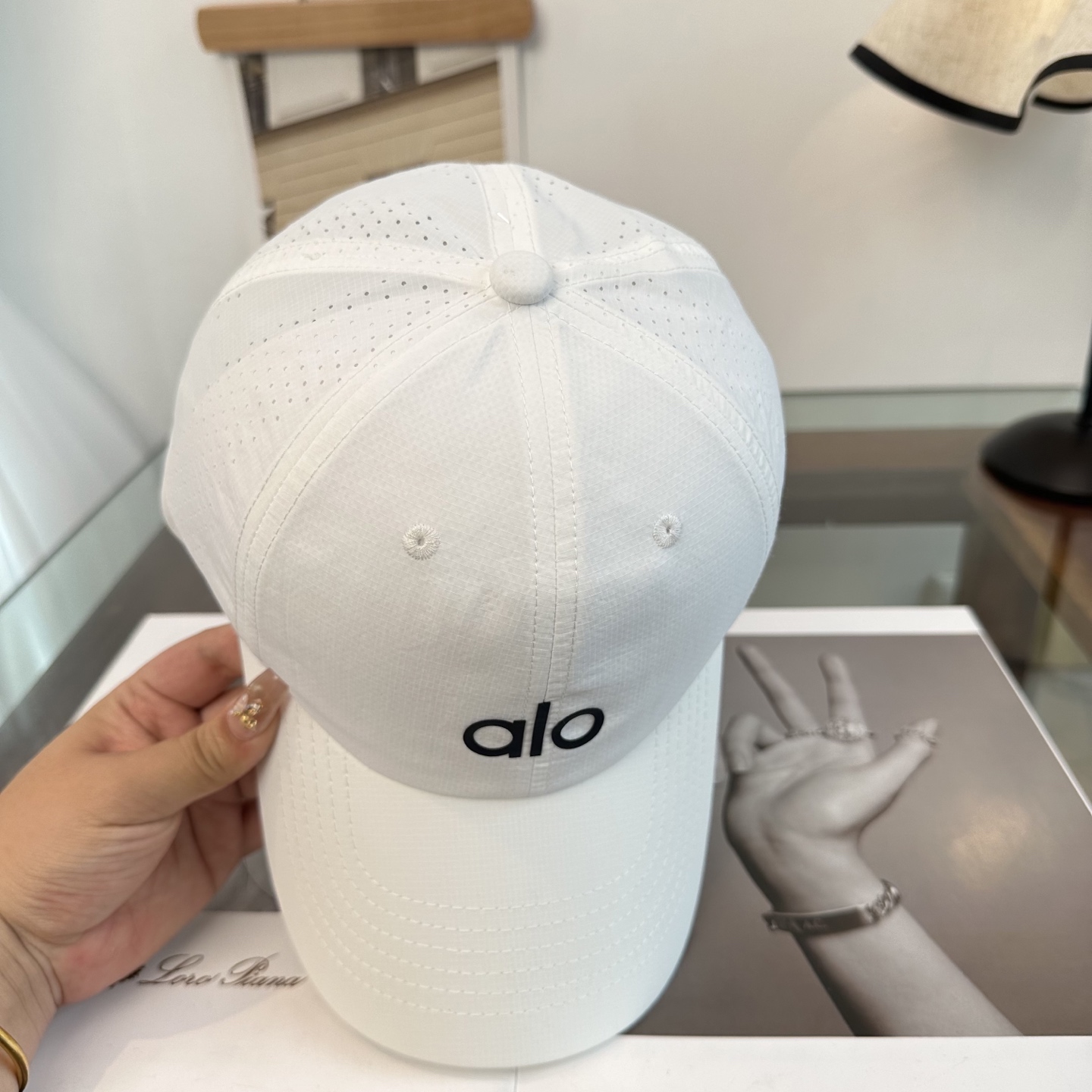 Alo 🔥爆款 新款棒球帽定制面料，简约时尚更透气，超火爆现货秒发