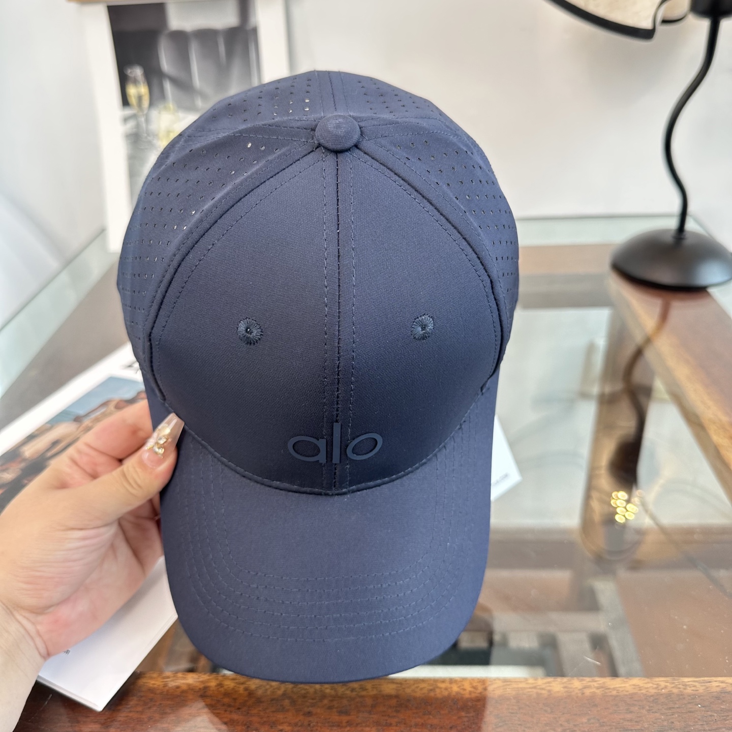Alo 🔥爆款 新款棒球帽定制面料，简约时尚更透气，超火爆现货秒发