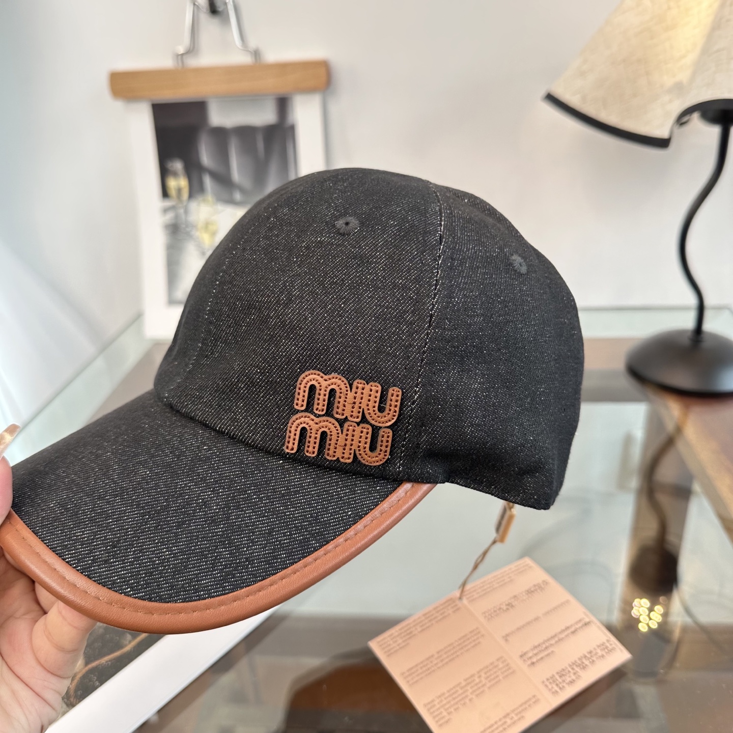缪缪miumiu 棒球帽 简单休闲风的棒球帽 减龄百搭 适配度很高！简单随性~出街拍照拗造型非常加分~男