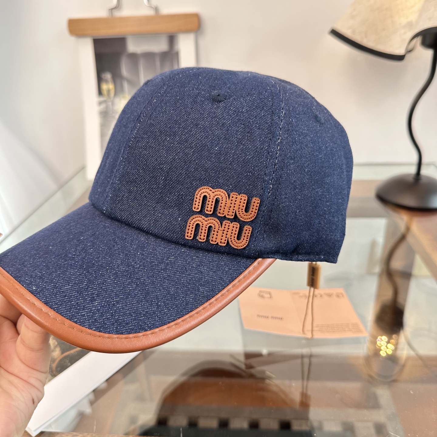 缪缪miumiu 棒球帽 简单休闲风的棒球帽 减龄百搭 适配度很高！简单随性~出街拍照拗造型非常加分~男